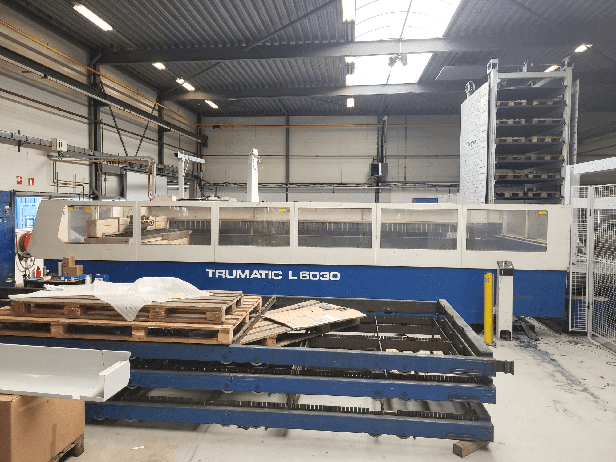 Vue de face de la machine TRUMPF Trumatic L6030