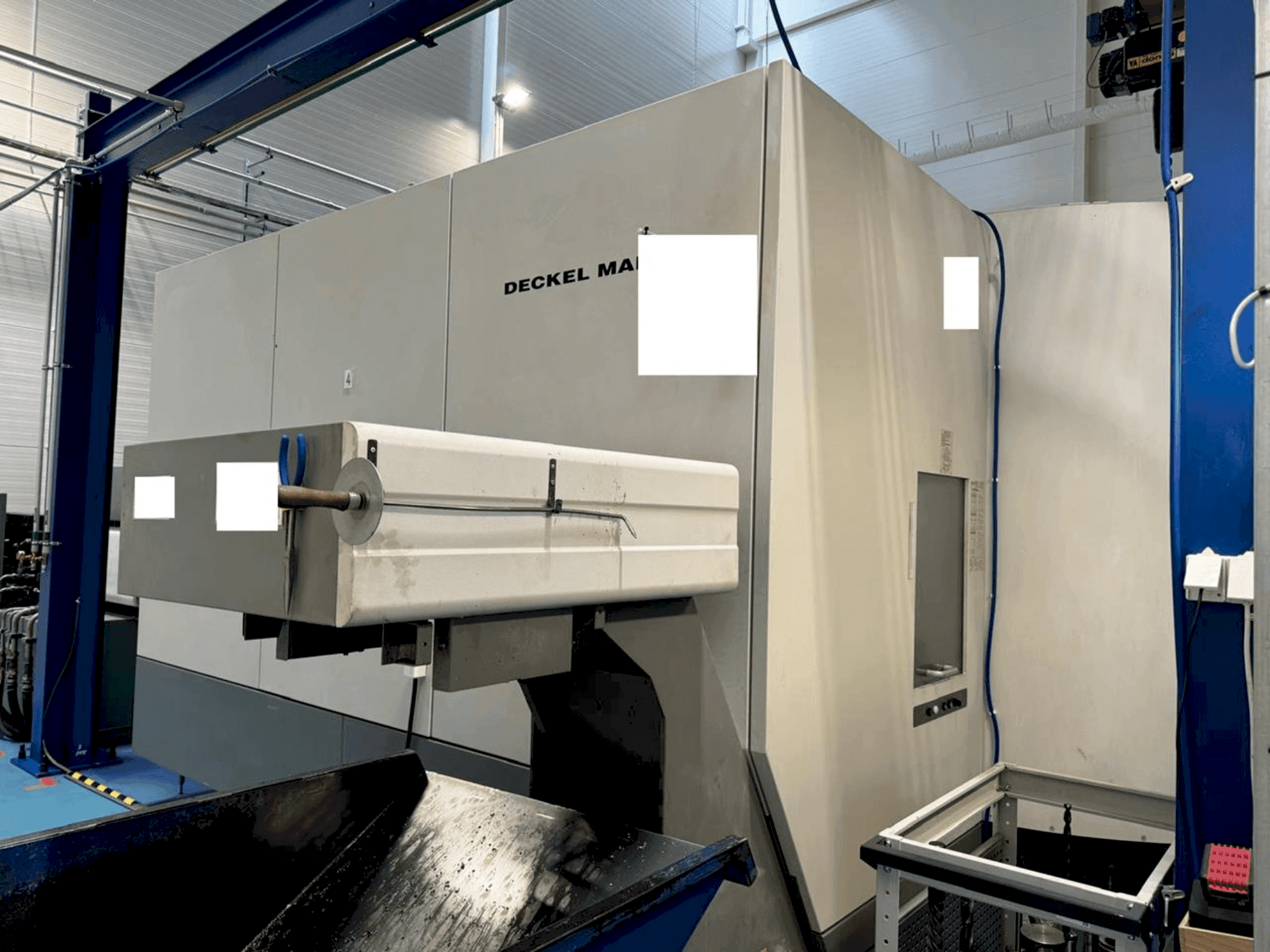 Vue de face de la machine DMG MORI DMC 125 FD duoBLOCK