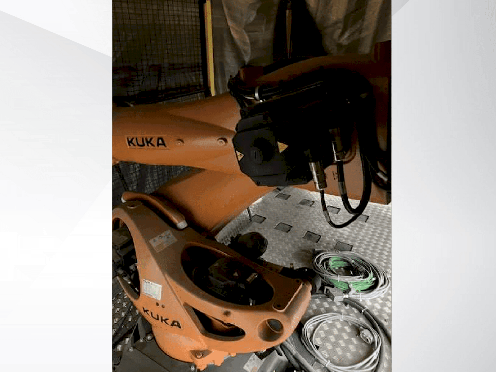 Vue de face de la machine KUKA KR 210 R2700 extra (2018)