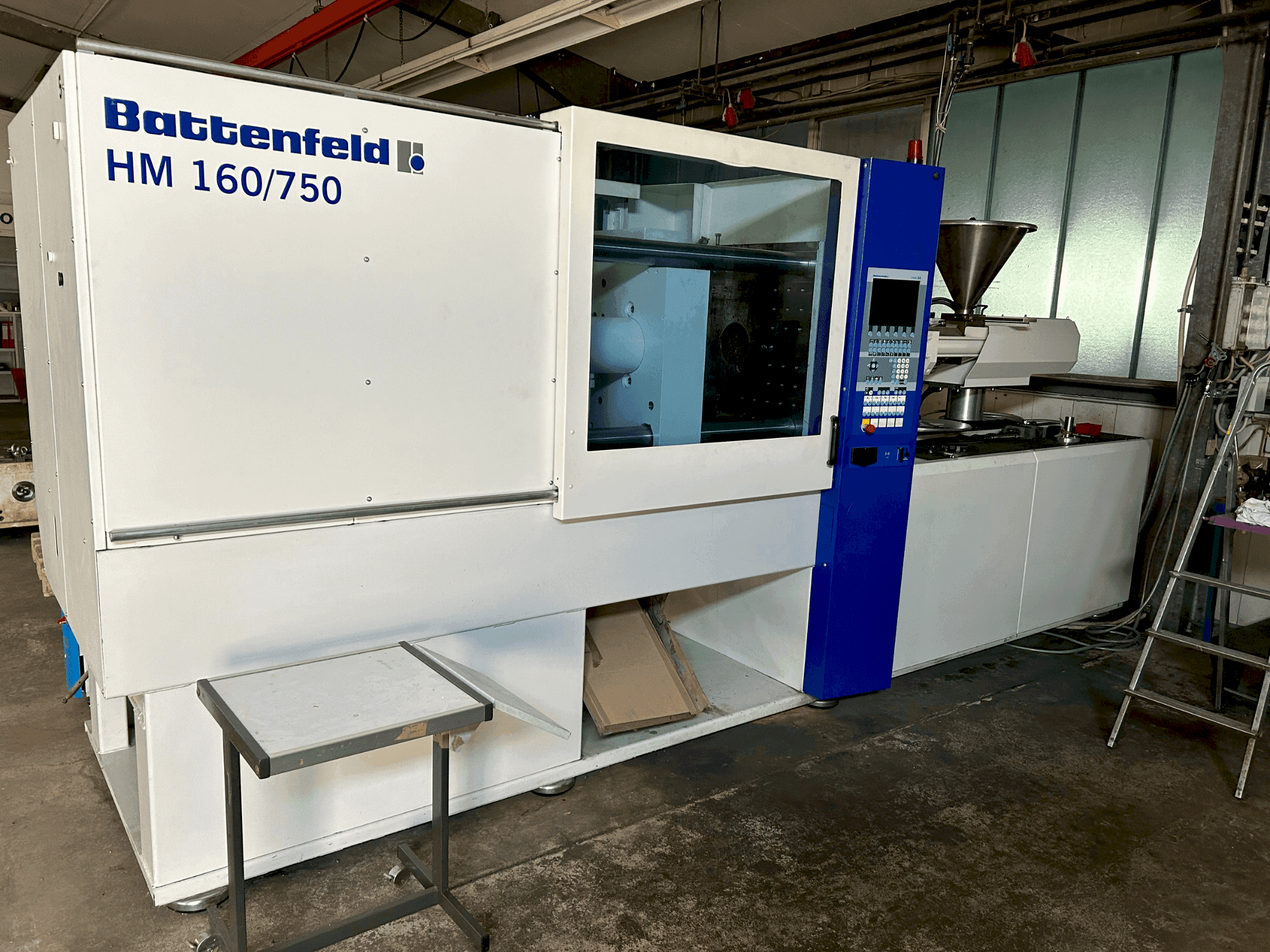 Vue de face de la machine Battenfeld HM160/750E