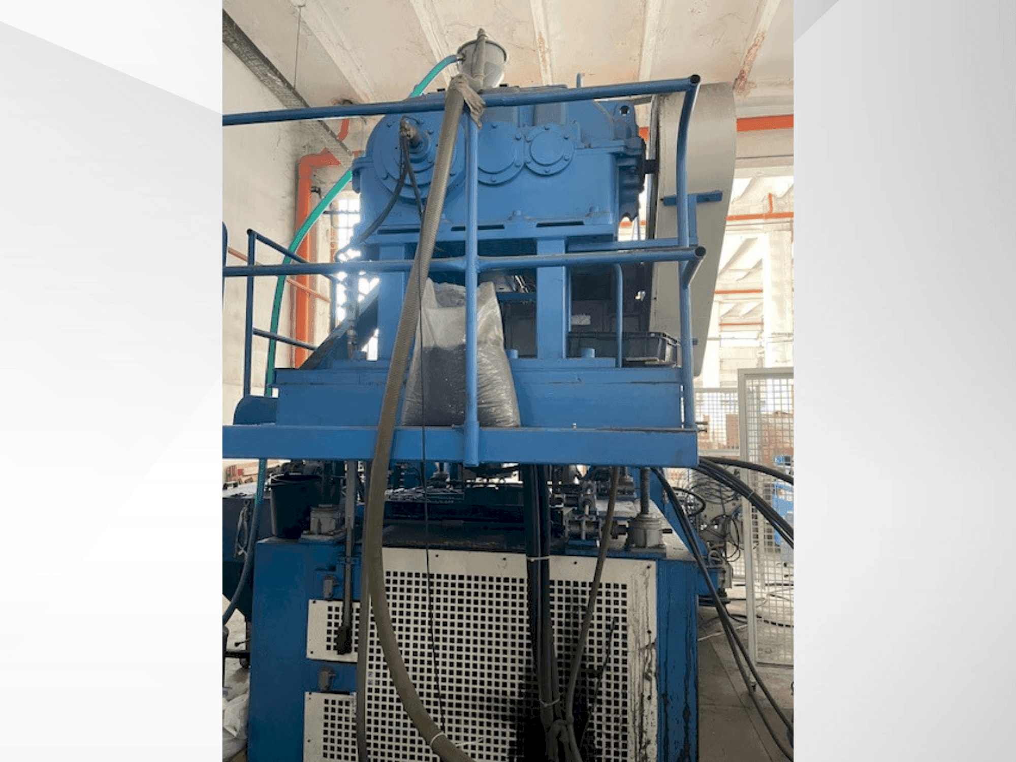 Vue de face de la machine KAUTEX KEB 120