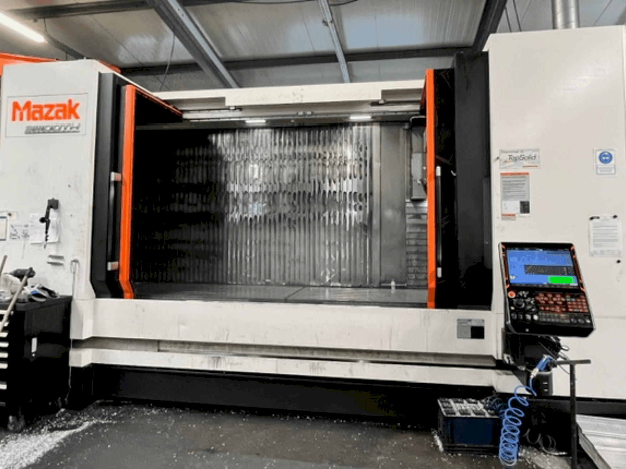 Vue de face de la machine Mazak VTC 800