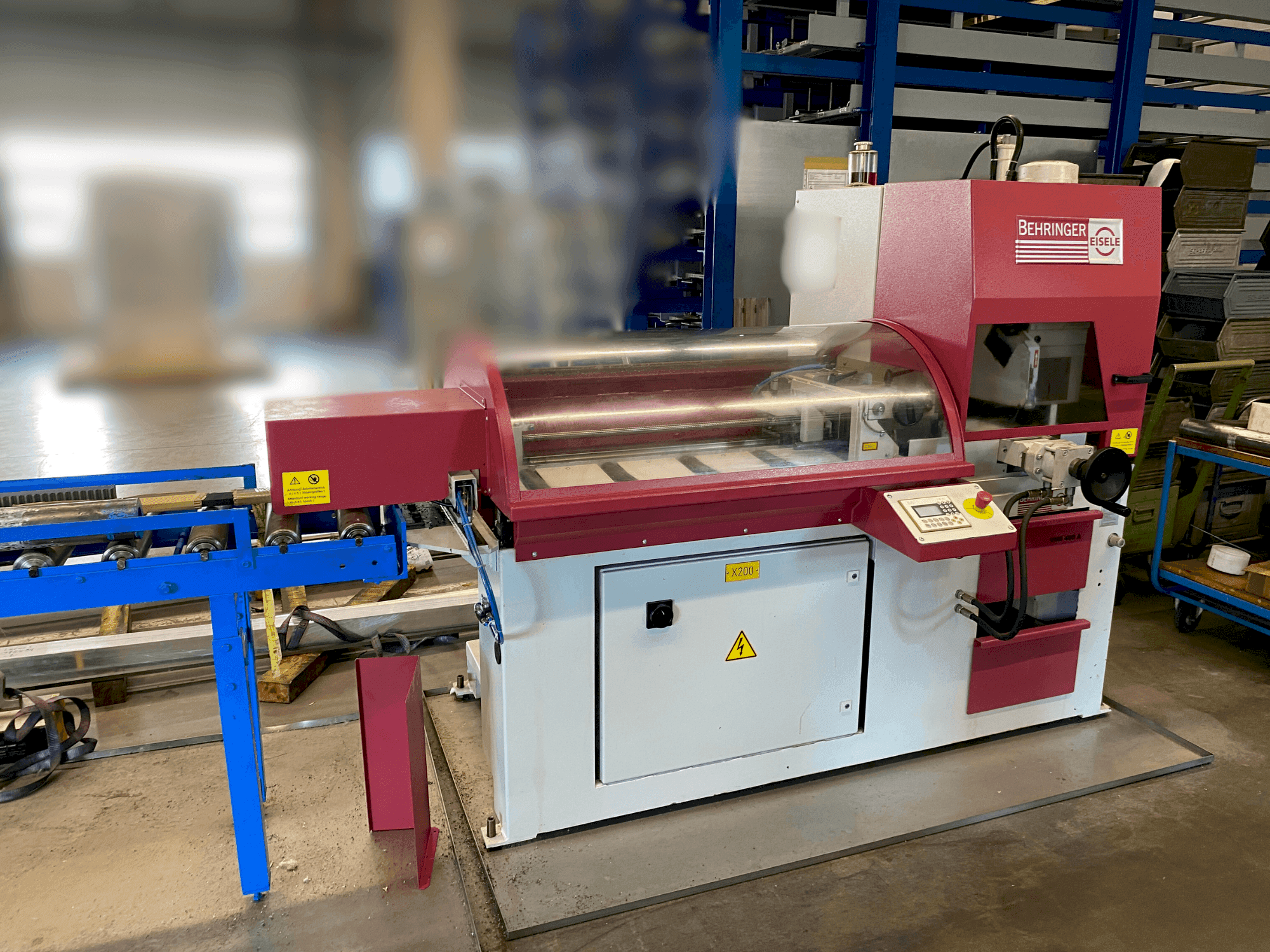 Vue de face de la machine Behringer VMS 400-A