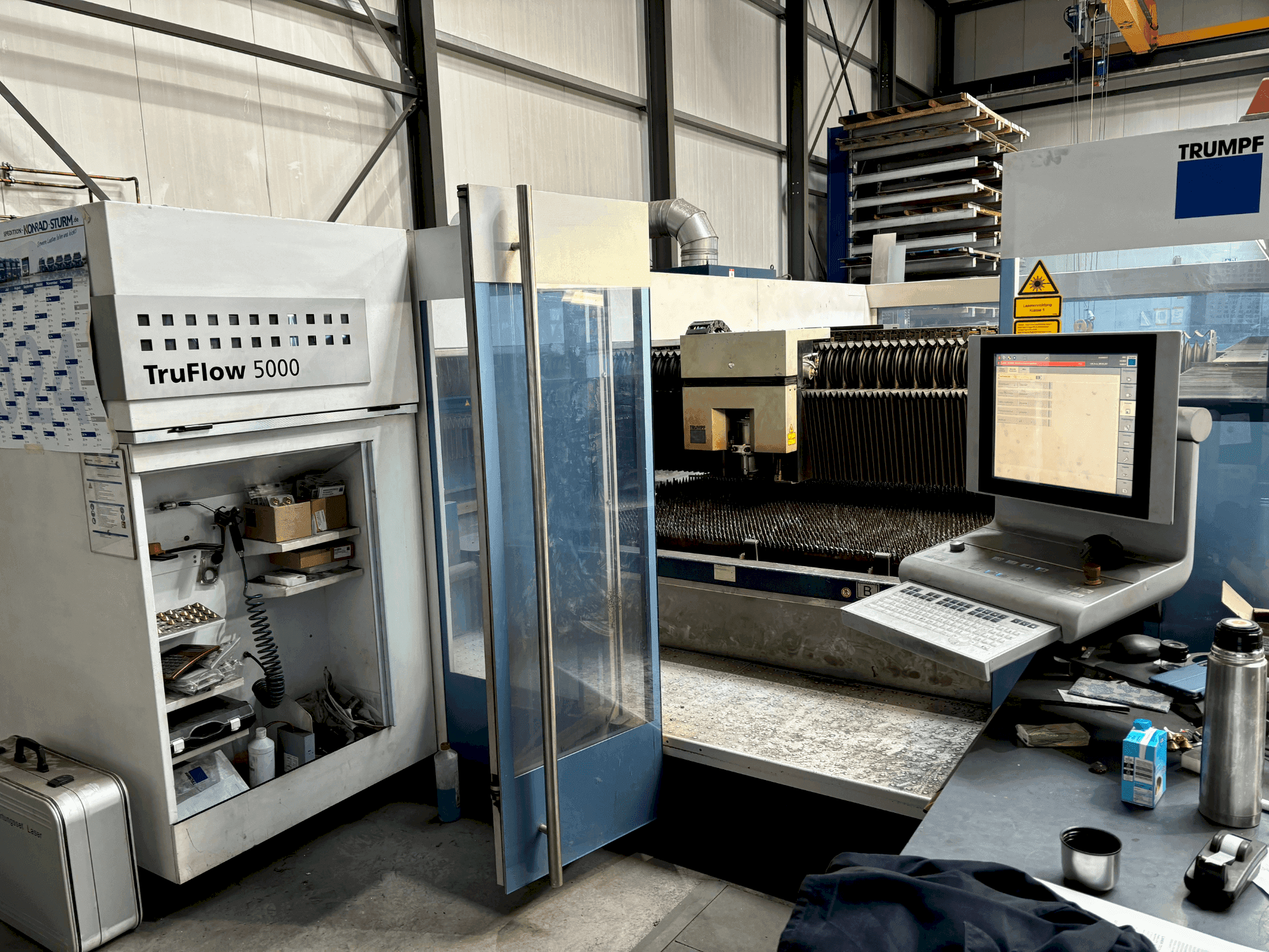 Vue de face de la machine TRUMPF TruLaser 3040