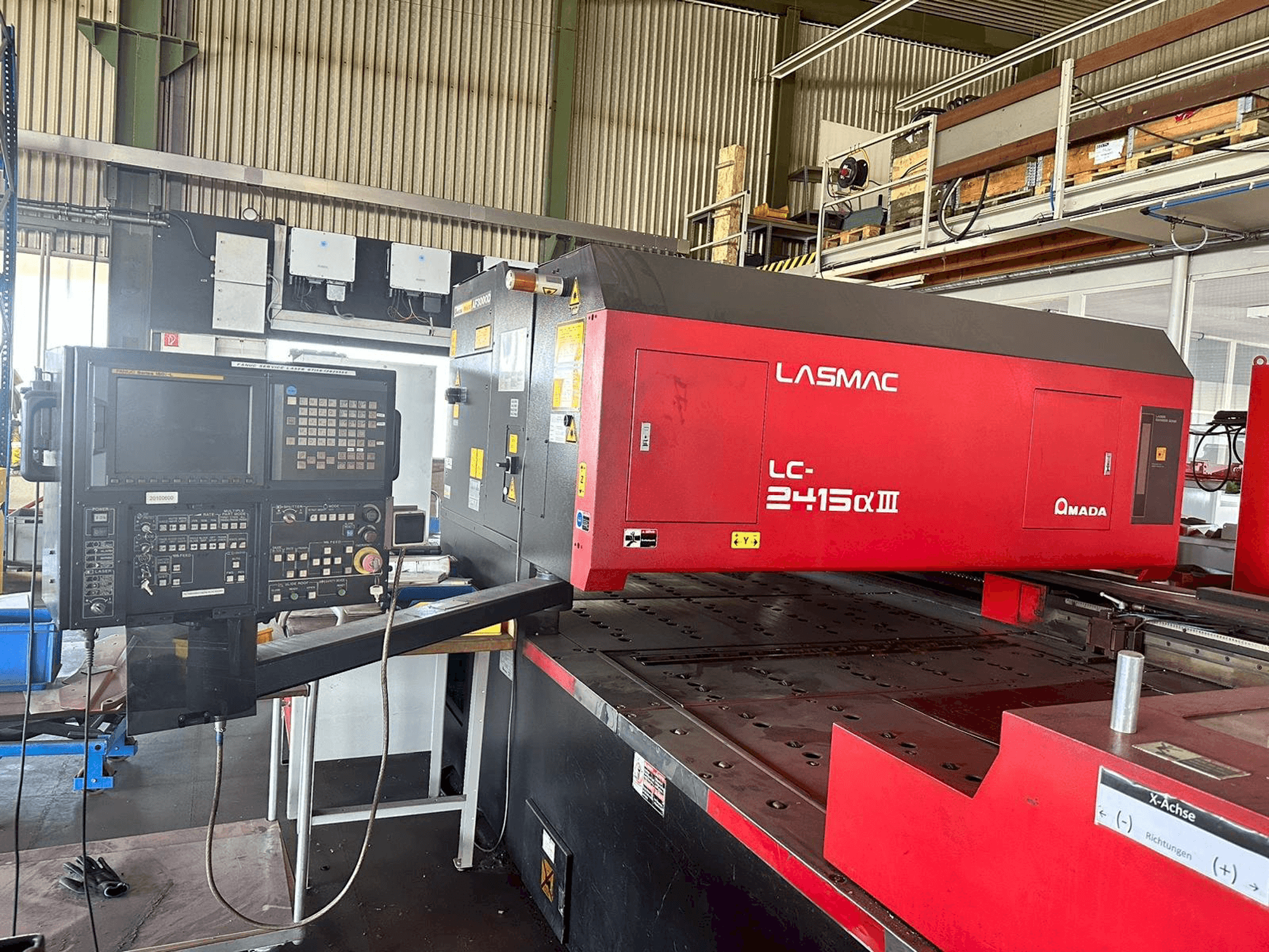Vue de face de la machine AMADA LC2415 A3