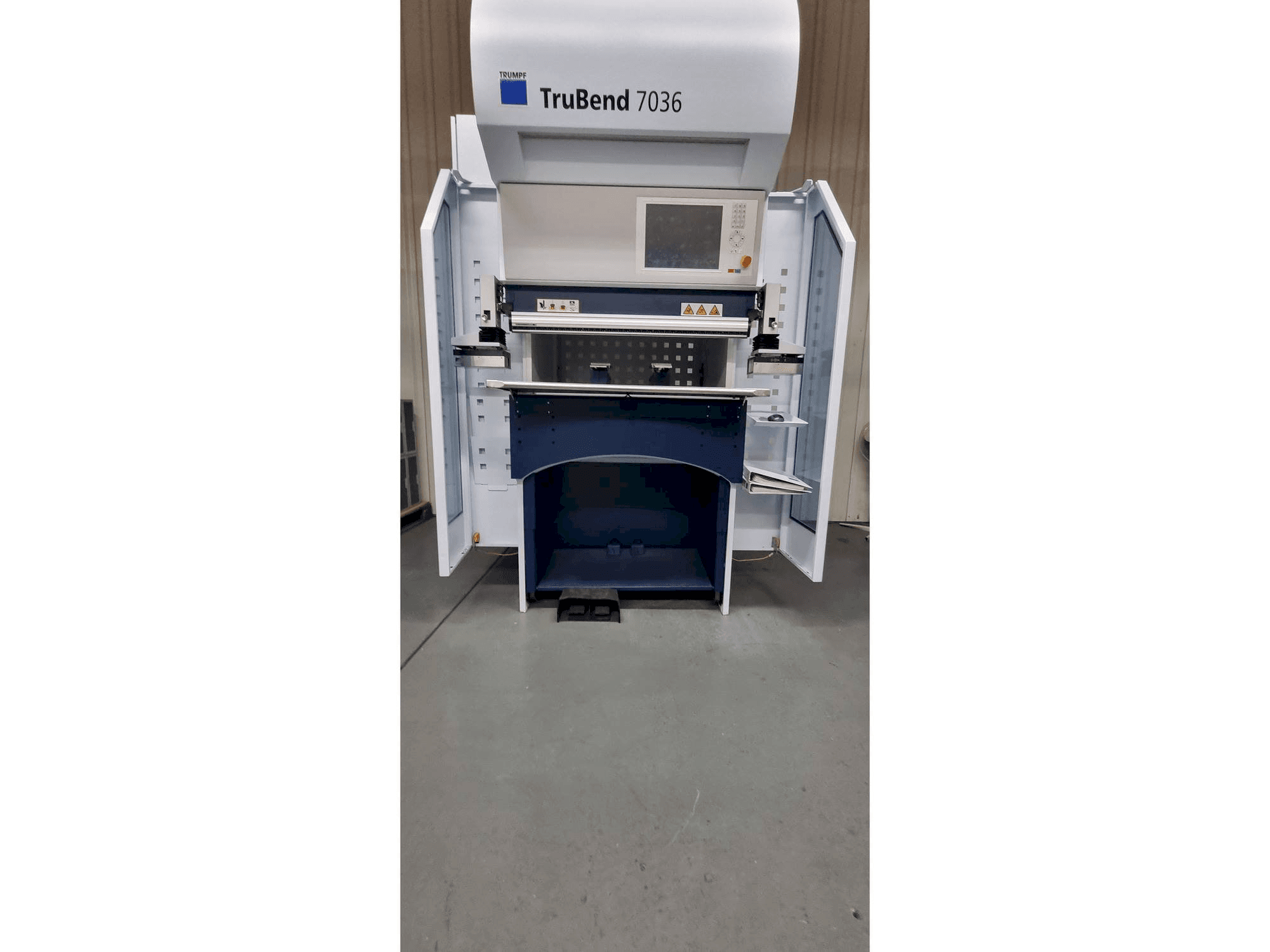 Vue de face de la machine TRUMPF TruBend 7036
