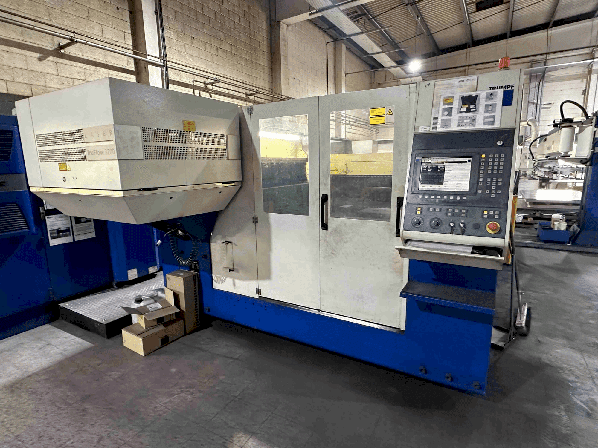 Vue de face de la machine TRUMPF Trulaser 3030