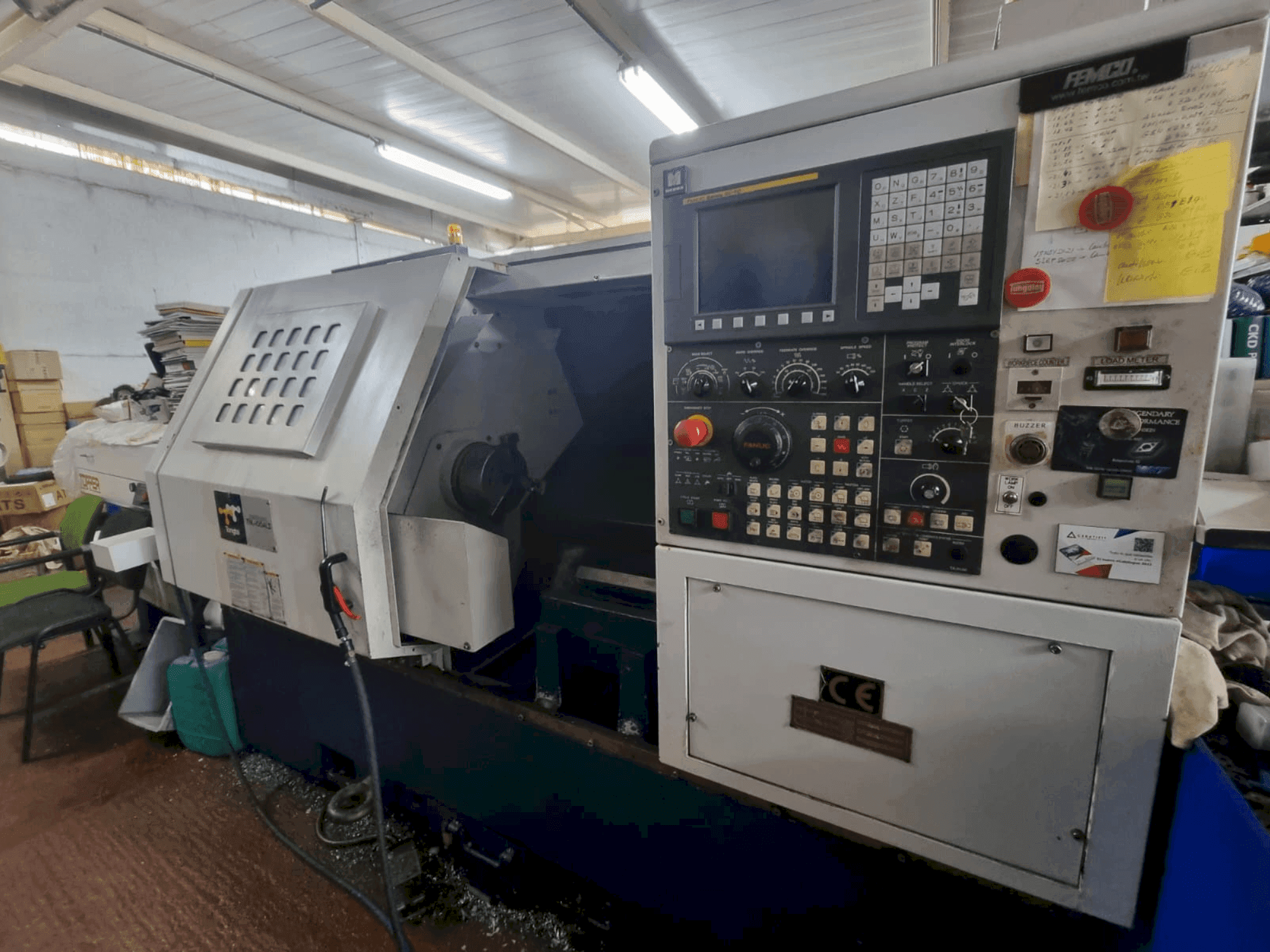 Vue de face de la machine Tongtai TNL-100 AL