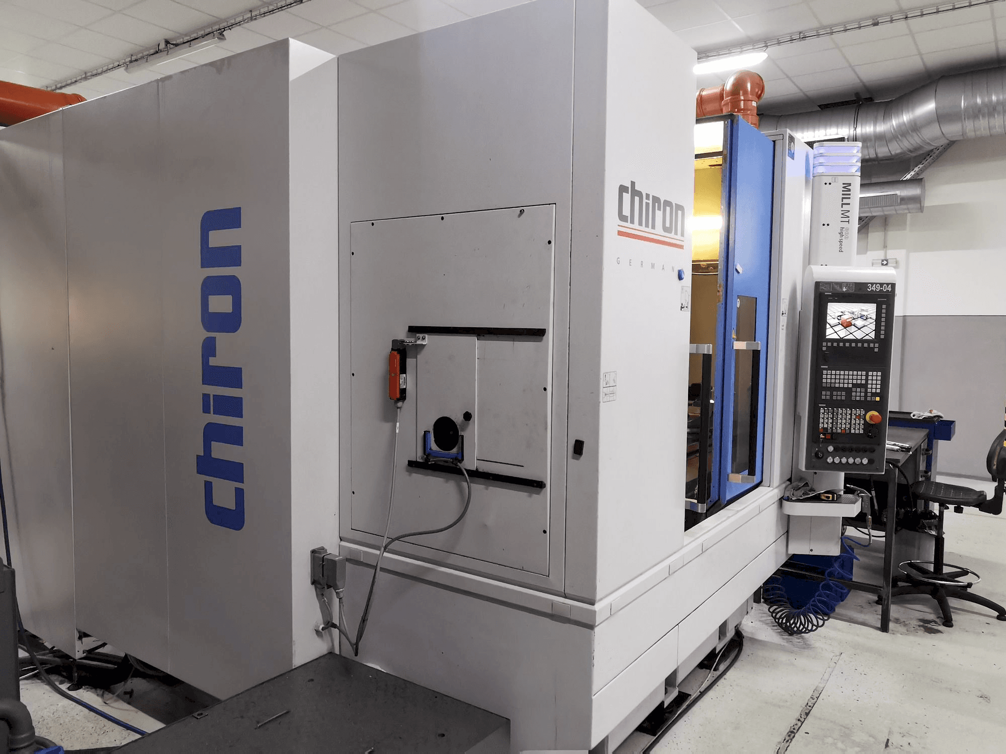 Vue de face de la machine CHIRON MILL 800
