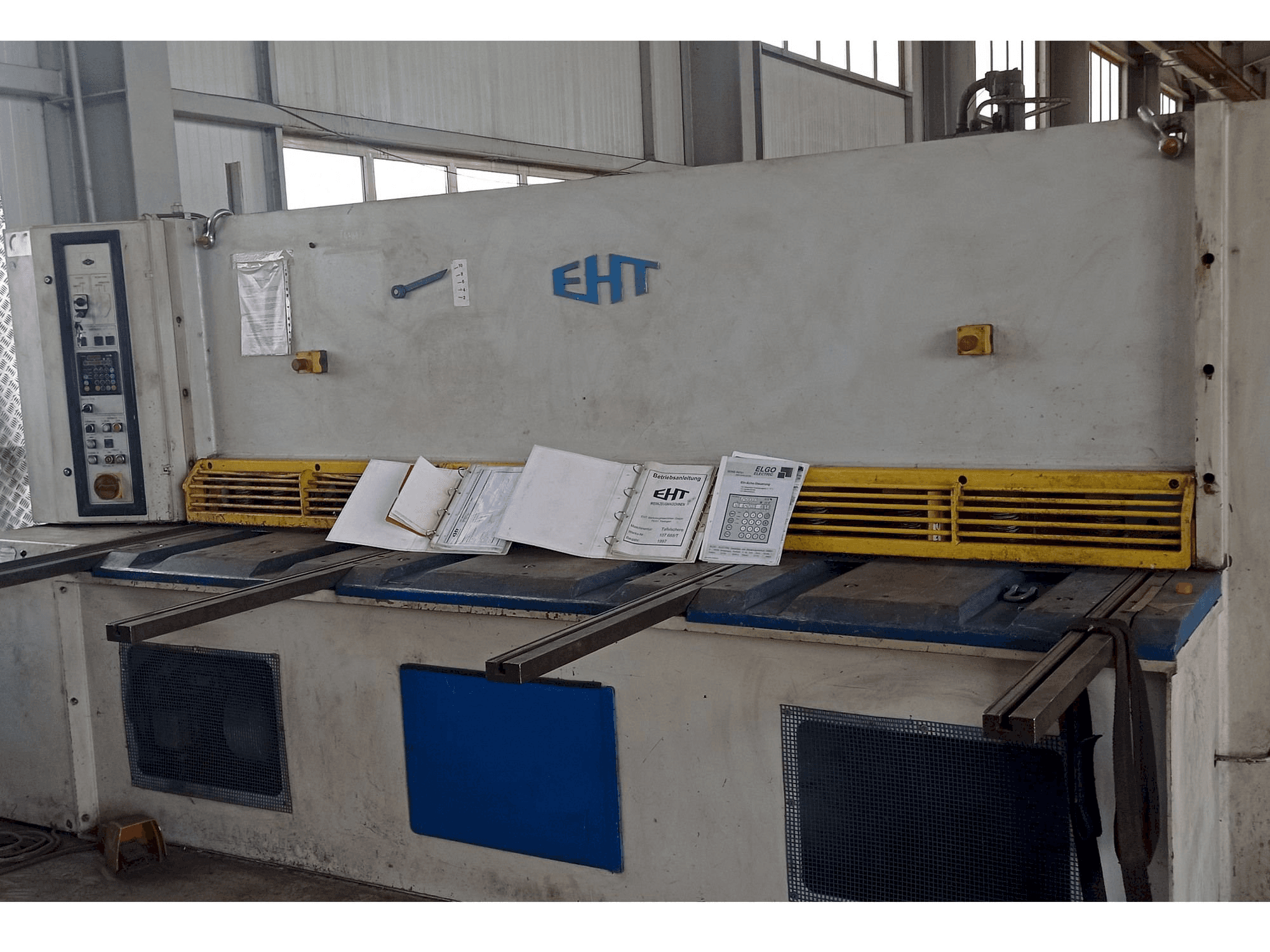 Front view of EHT Ecocut 10-31 machine