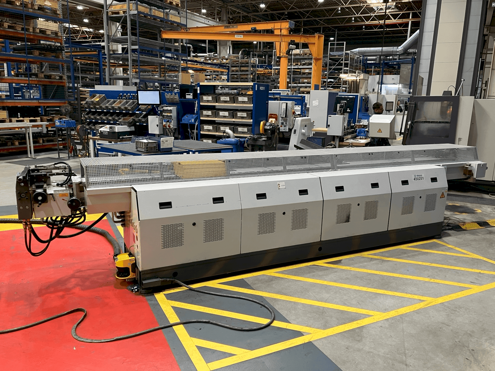 Vue de face de la machine TRACTO-TECHNIK Tubotron 30 CNC