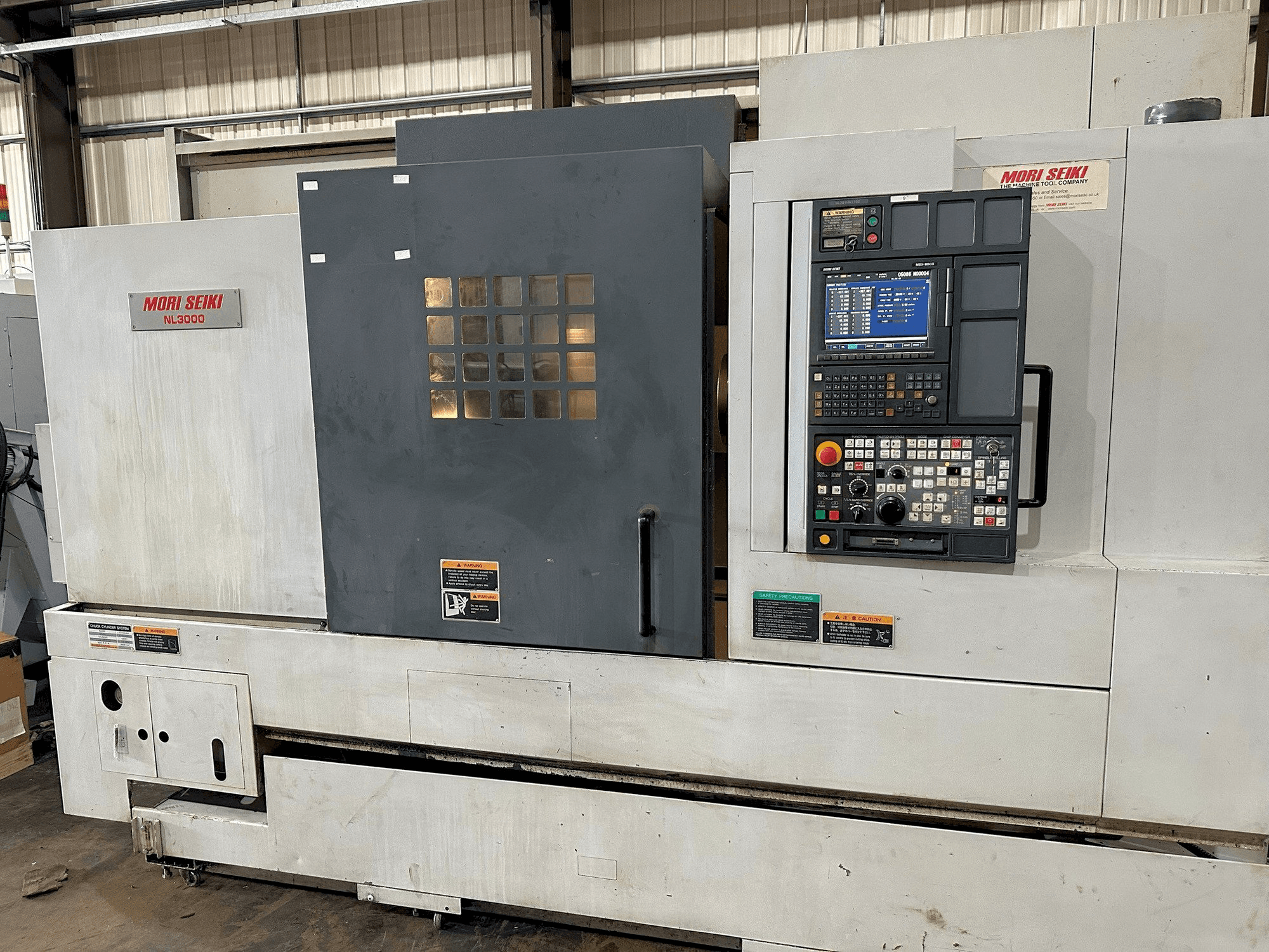 Vue de face de la machine MORI SEIKI NL3000Y/700