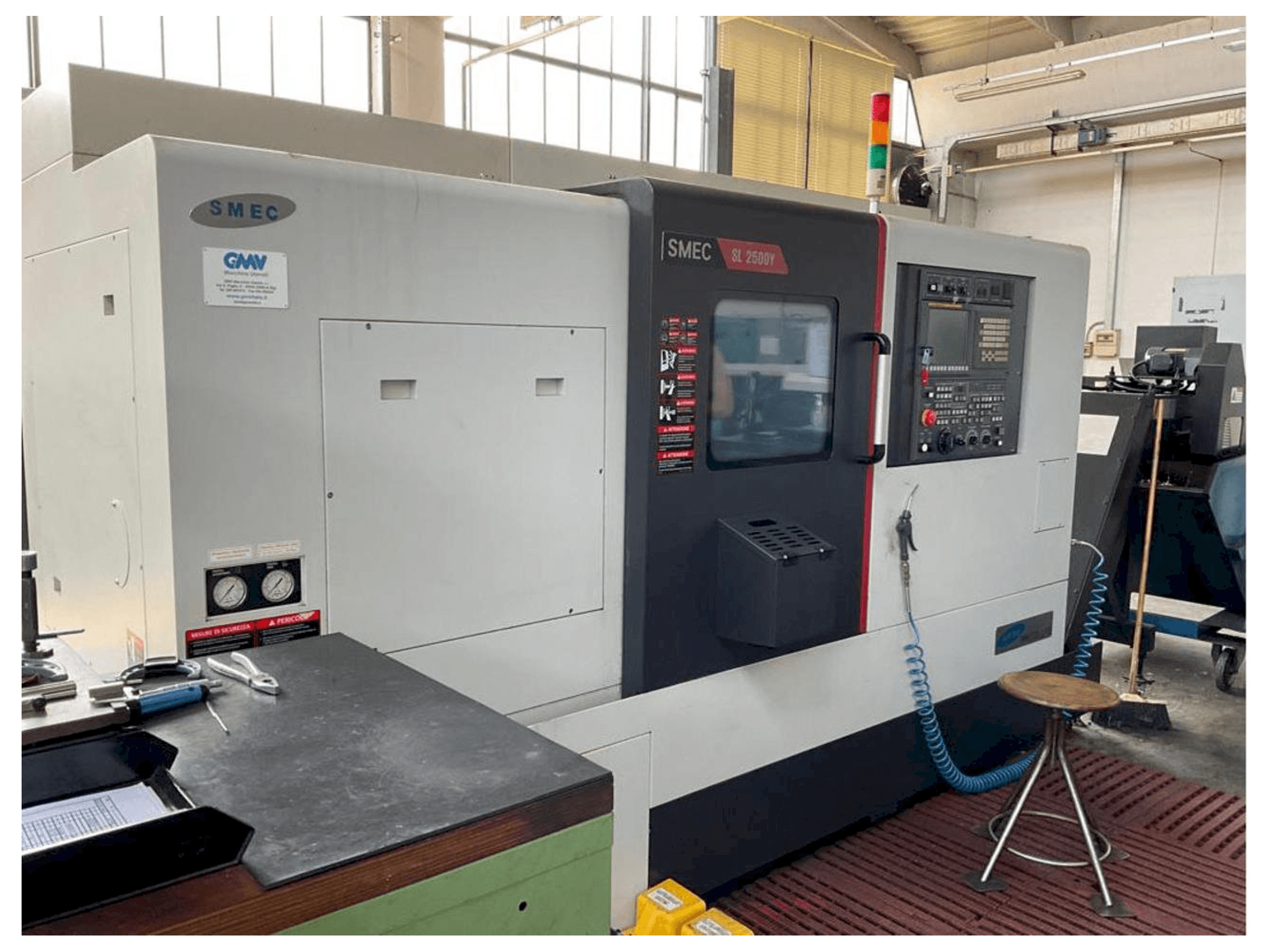 Front view of SMEC SL-2500Y machine