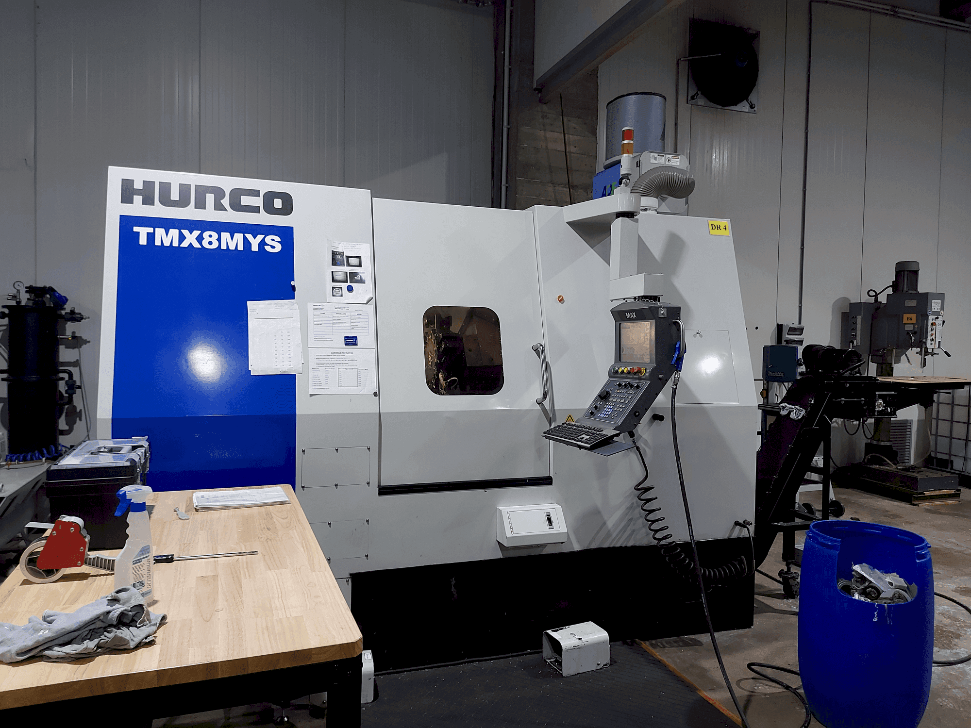 Vue de face de la machine Hurco TMX 8MYS