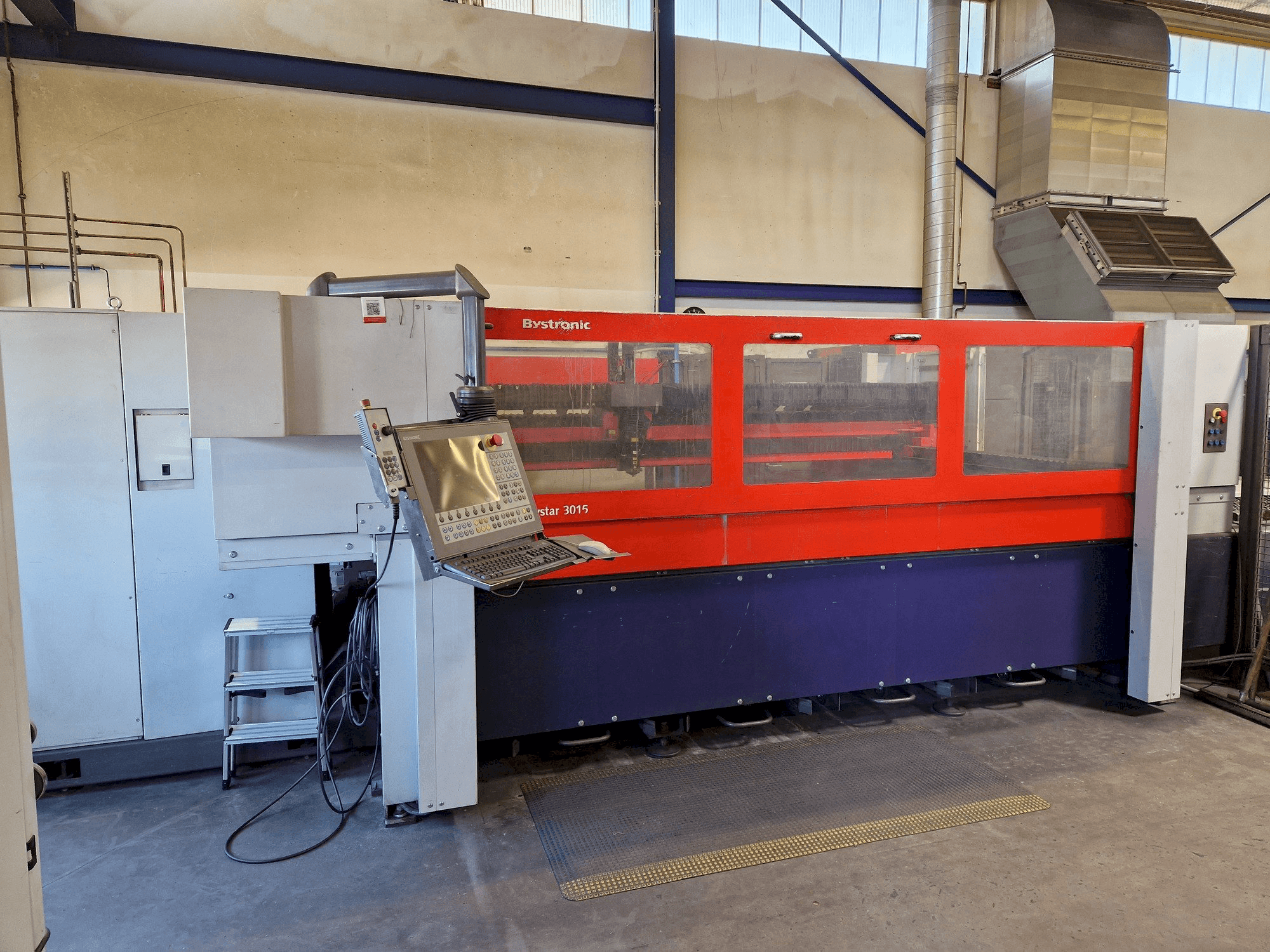 Vue de face de la machine Bystronic Bystar 3015