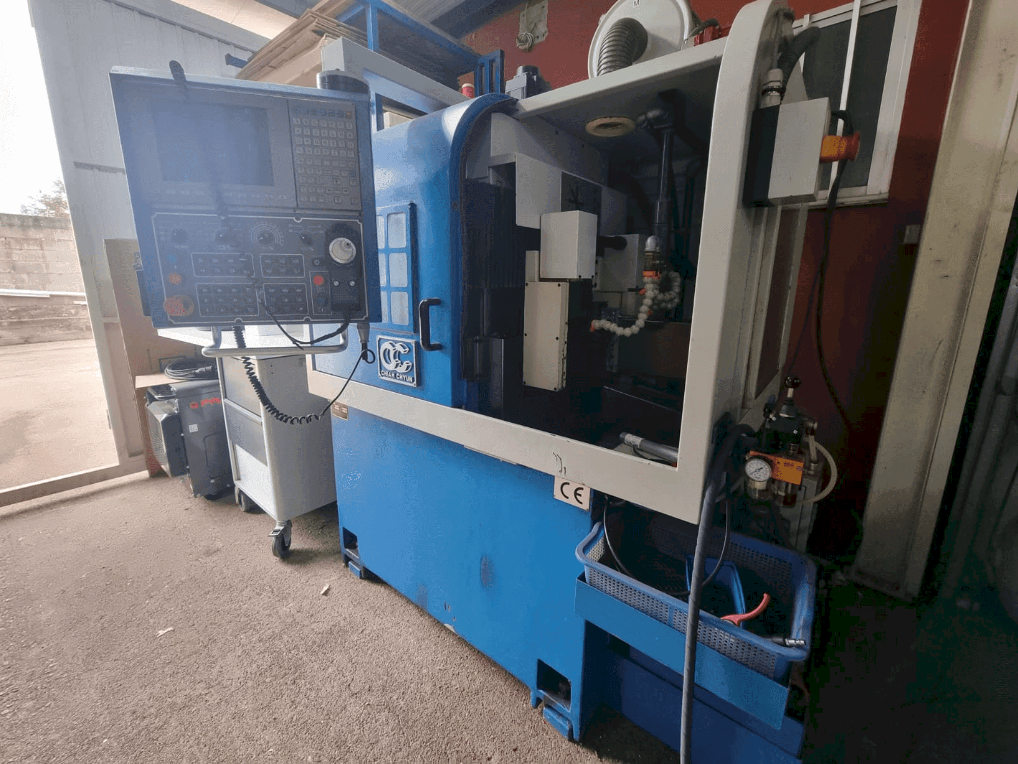 Vue de face de la machine Chiah-Chyun CY-32M