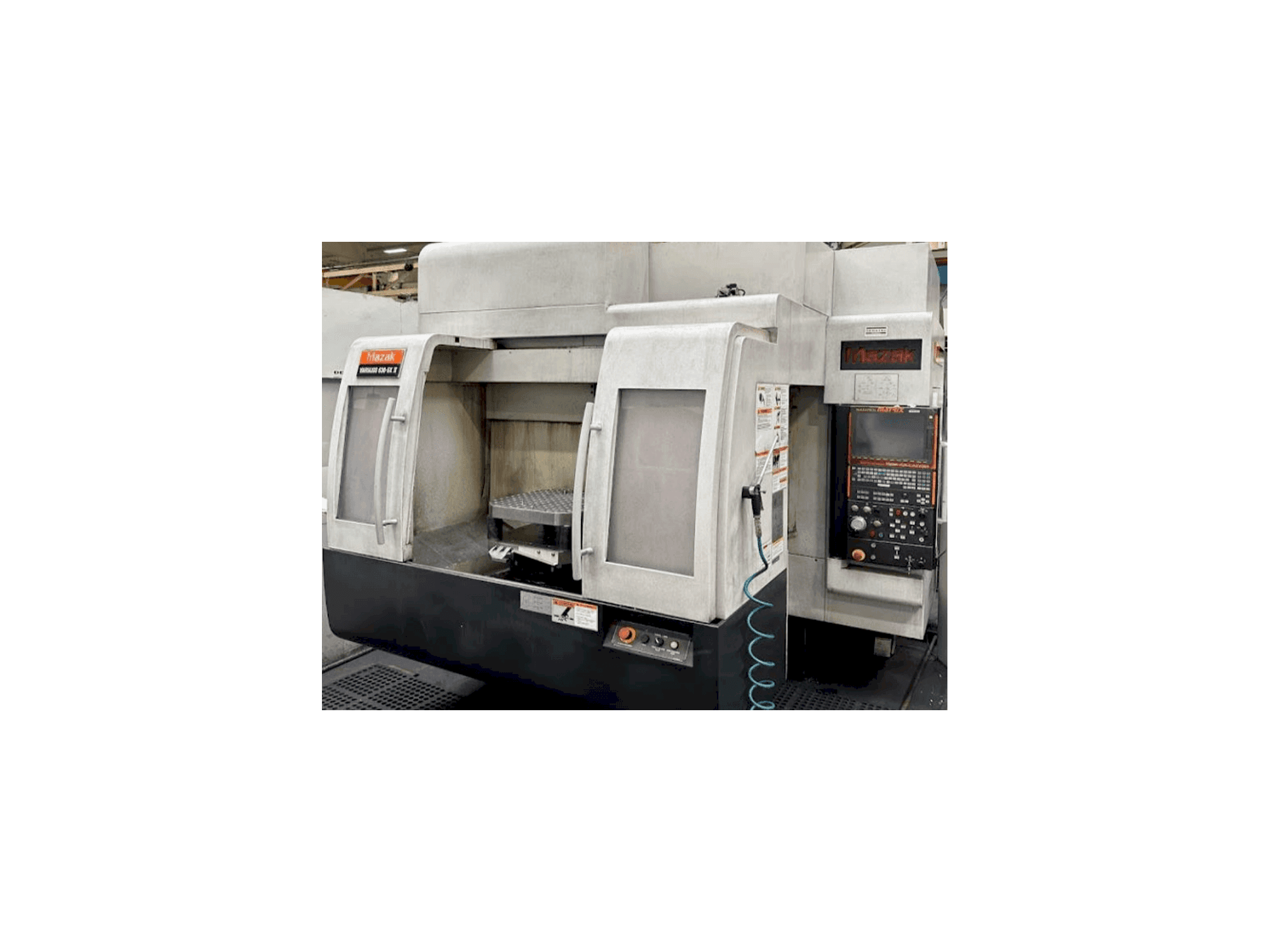 Vue de face de la machine Mazak Variaxis 630-5X II