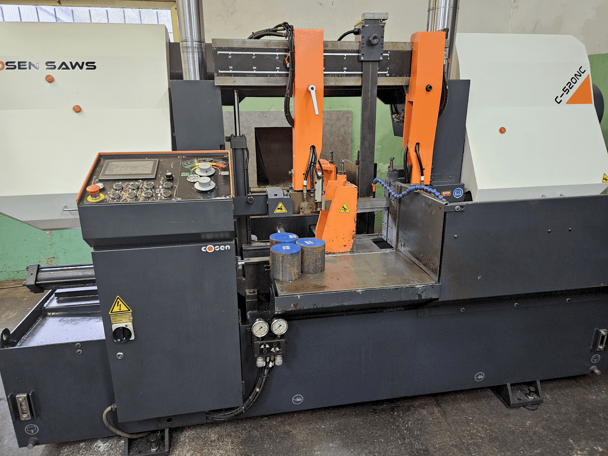 Vue de face de la machine Cosen C-520CNC
