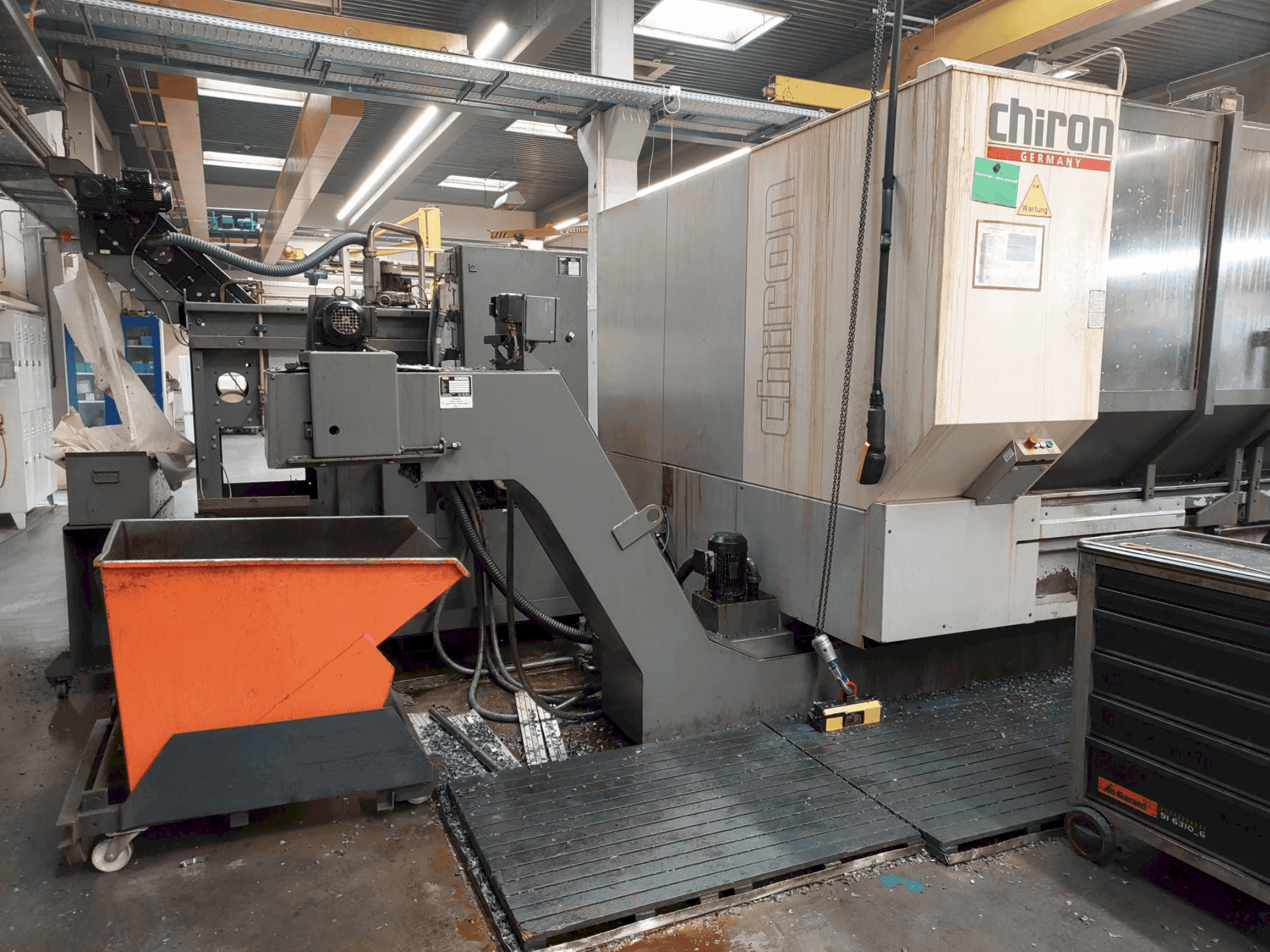 Vue de face de la machine CHIRON FZ 18 L