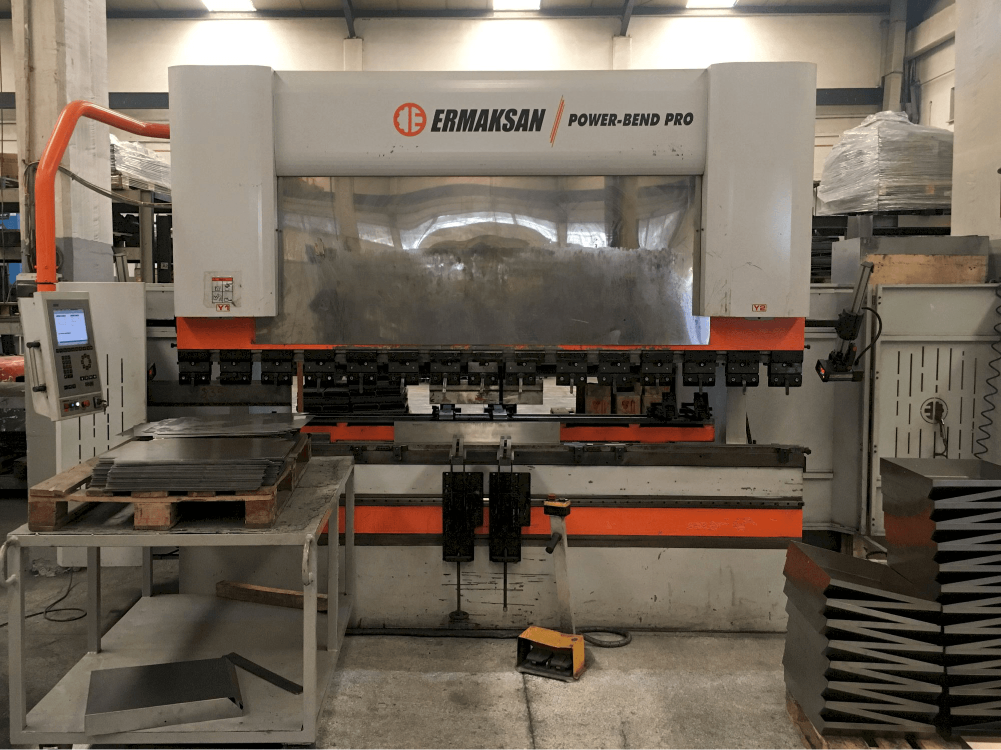 Front view of ERMAKSAN POWER-BEND PRO 3100x220 Machine