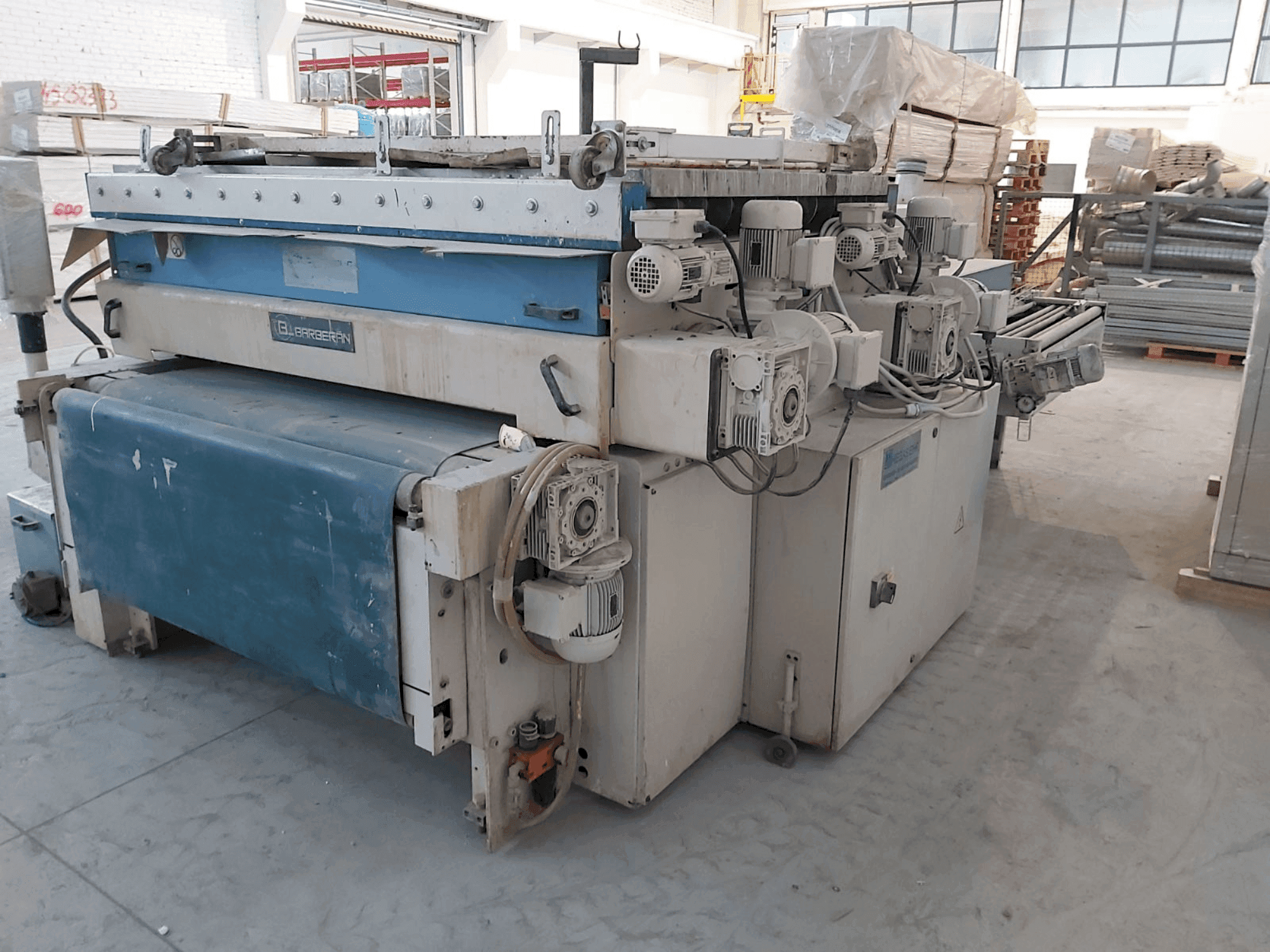 Vue de face de la machine Barberan BRB2-1400-RR