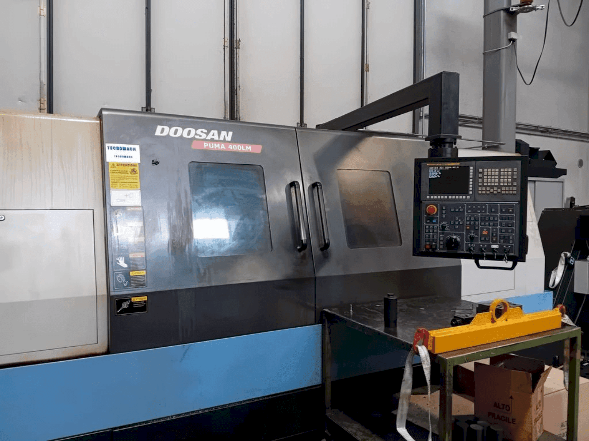 Vue de face de la machine DOOSAN PUMA 400LM