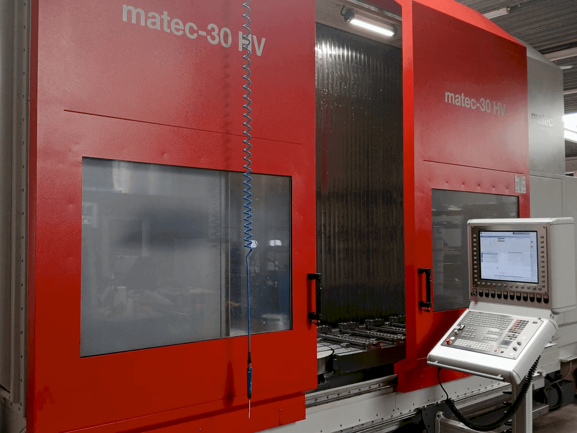 Vue de face de la machine Matec 30 HV