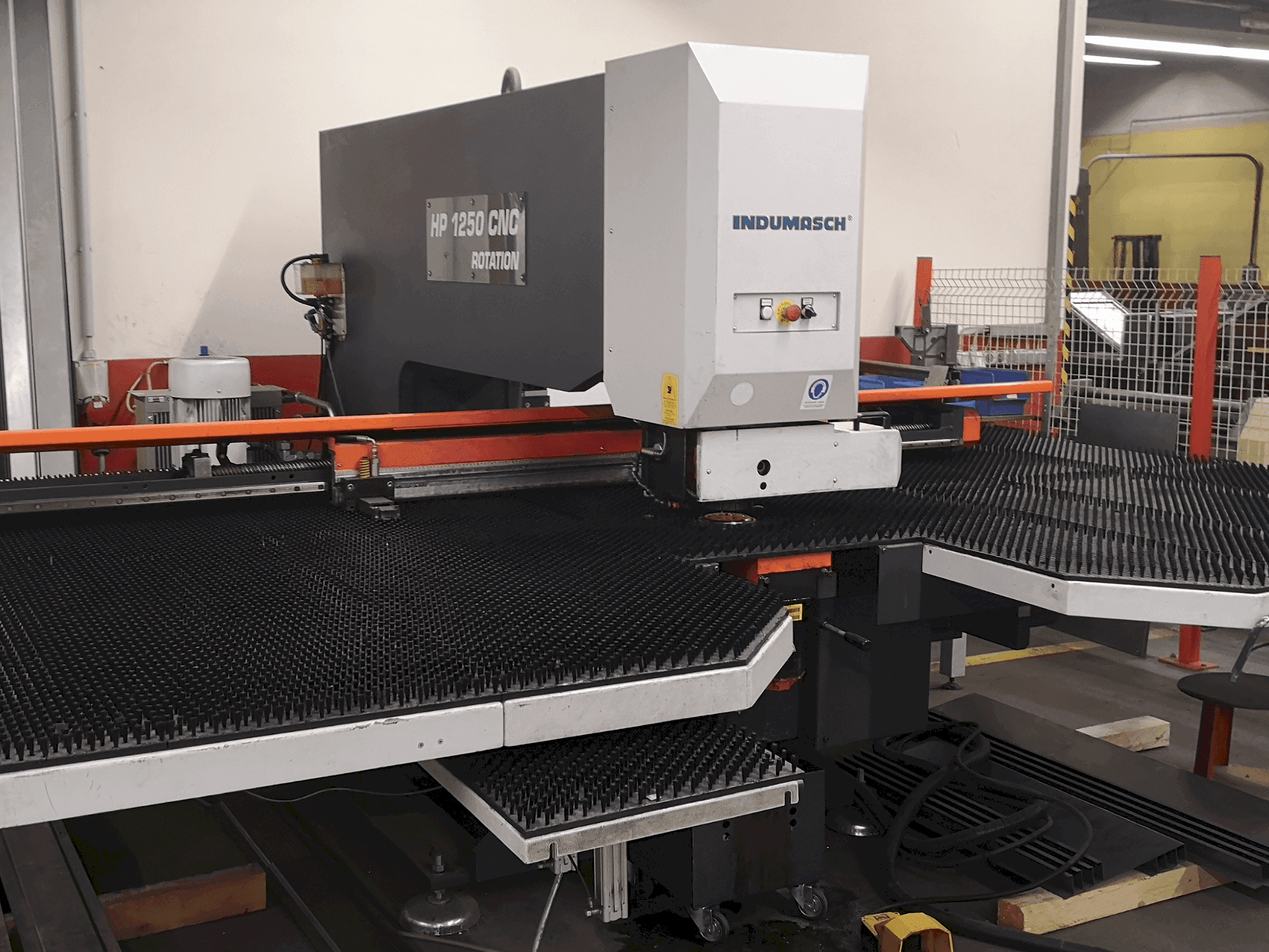 Vue de face de la machine IMAC HP 1250 INDEX