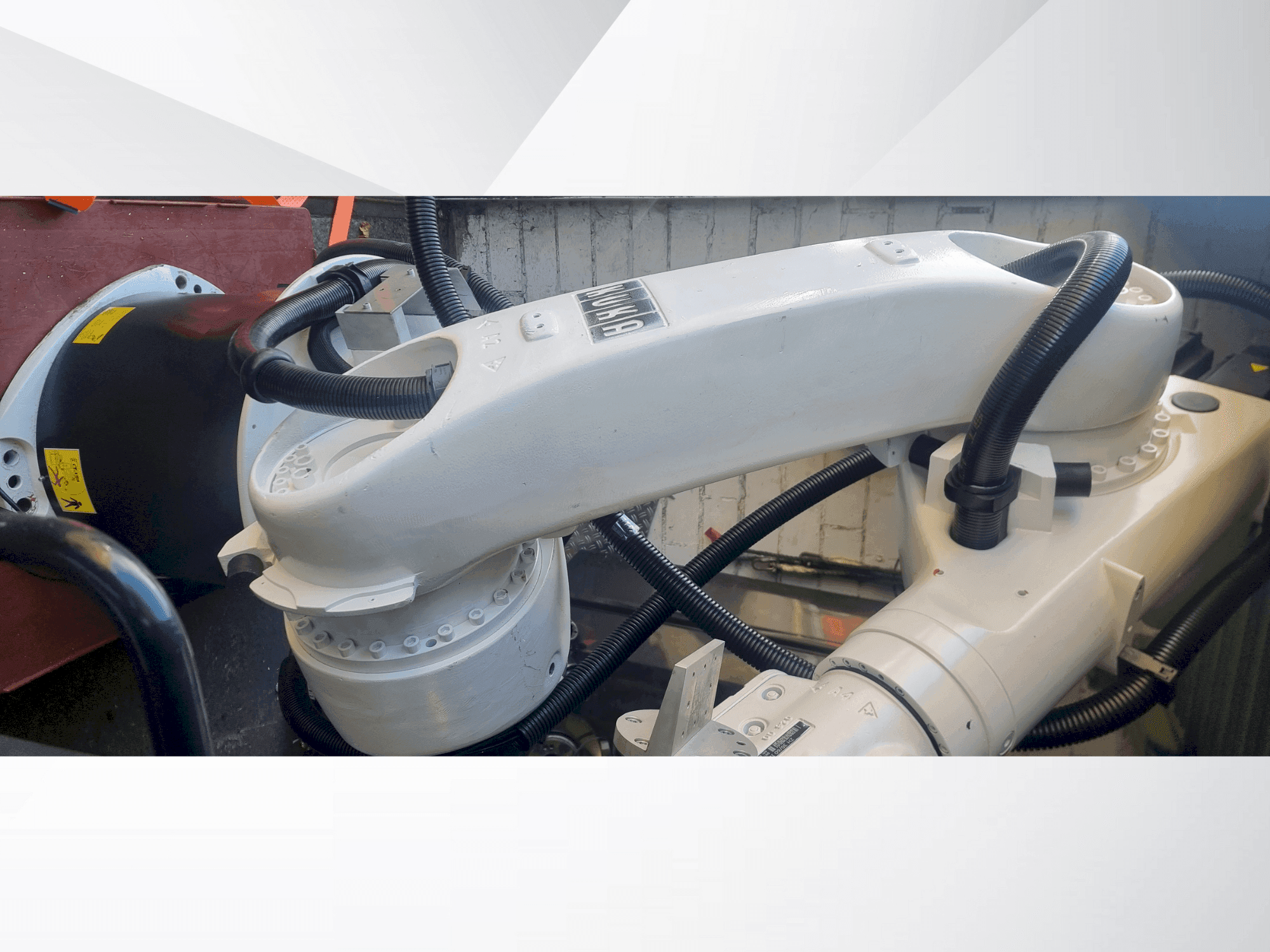 Vue de face de la machine KUKA Kr30-3