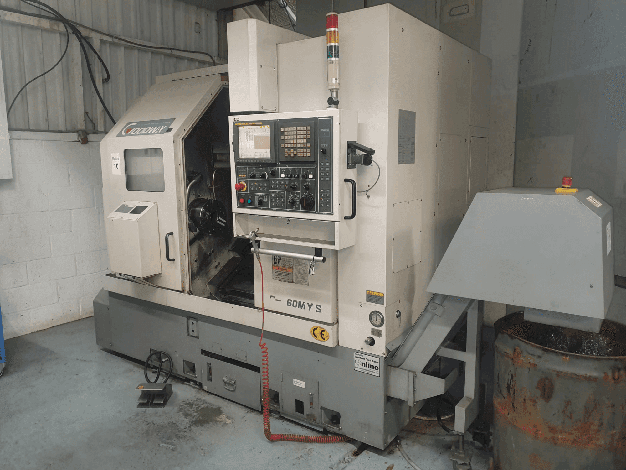 Vue de face de la machine Goodway GS-260MYS