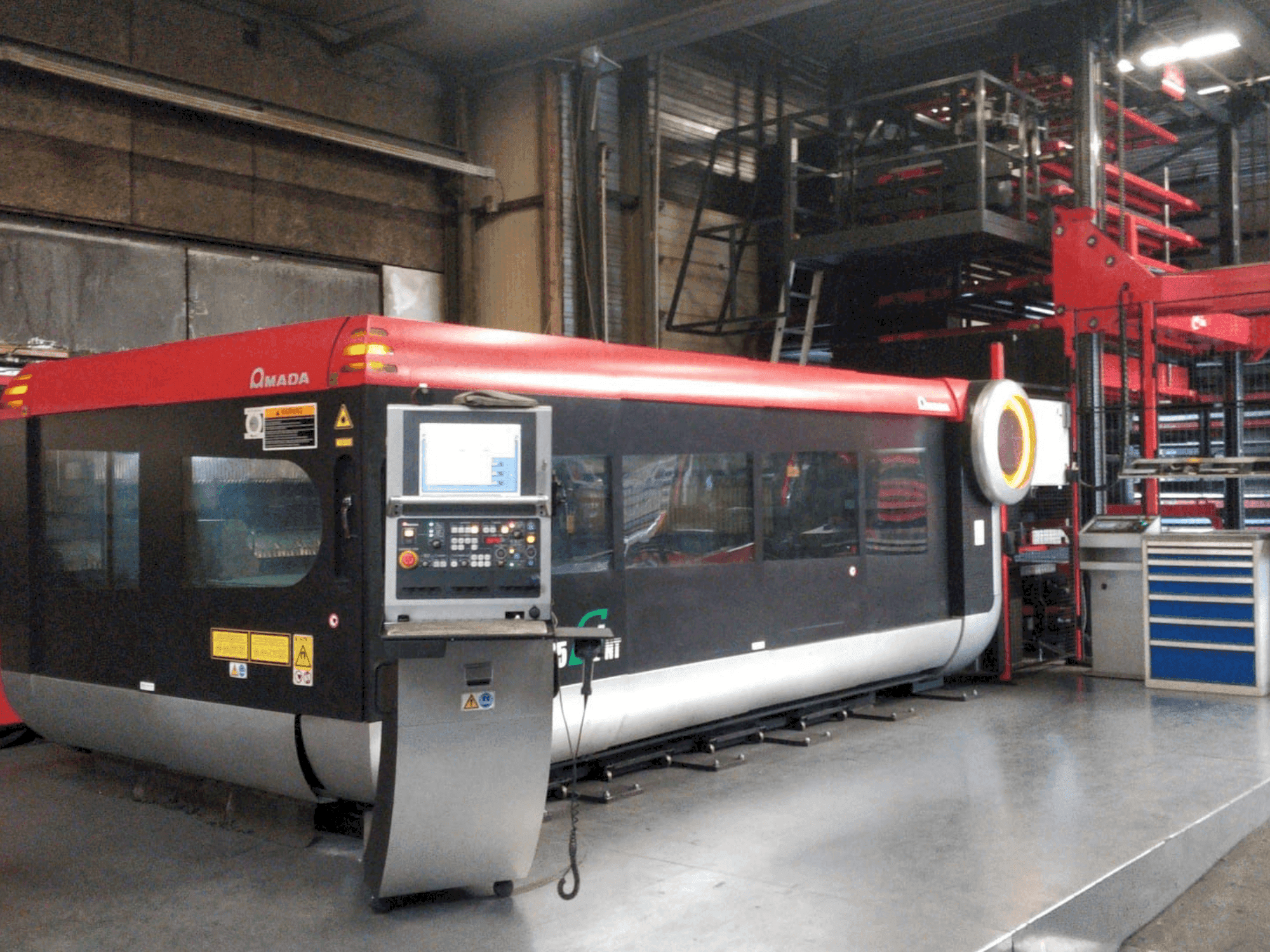 Vue de face de la machine AMADA LC-3015F1NT 4kW CO2