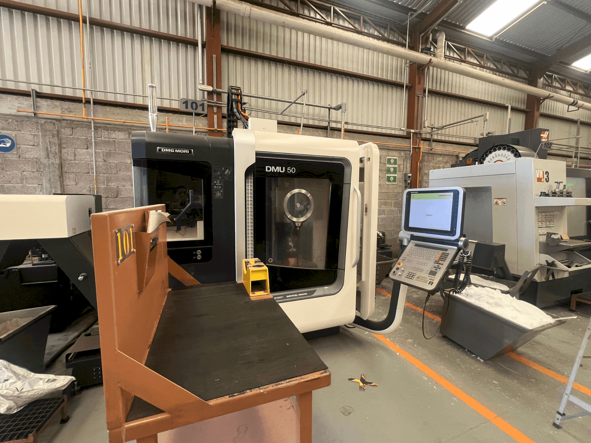 Vue de face de la machine DMG MORI DMU 50