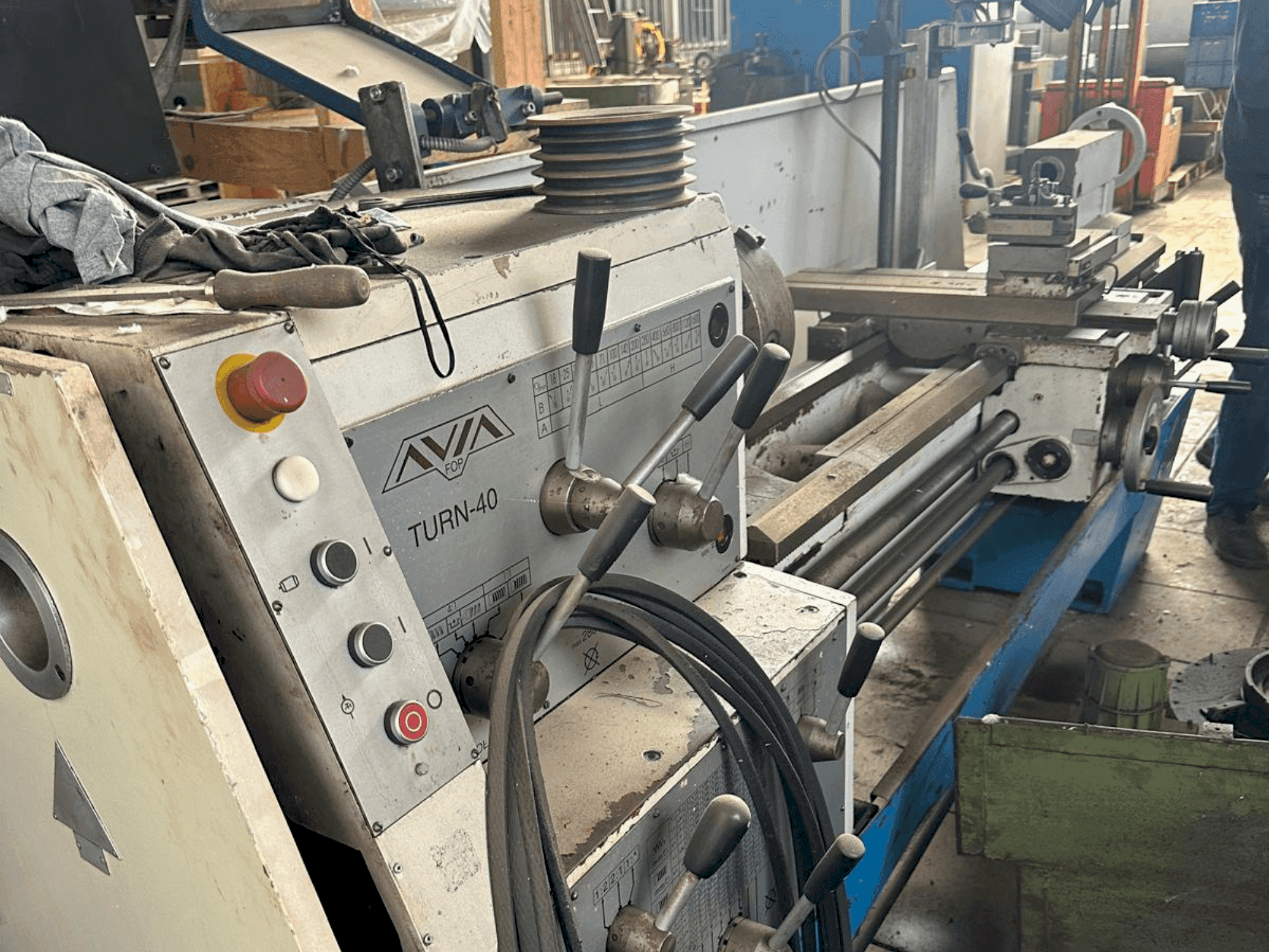 Vue de face de la machine Avia TURN-40