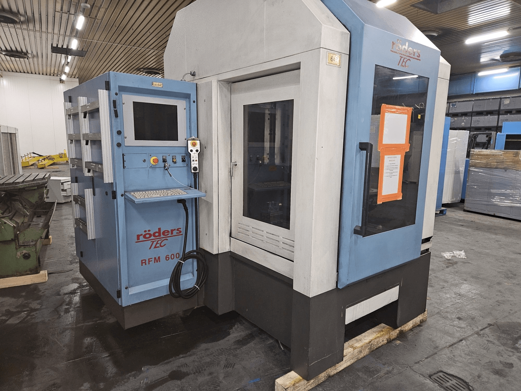 Vue de face de la machine RÖDERS RFM 600/2