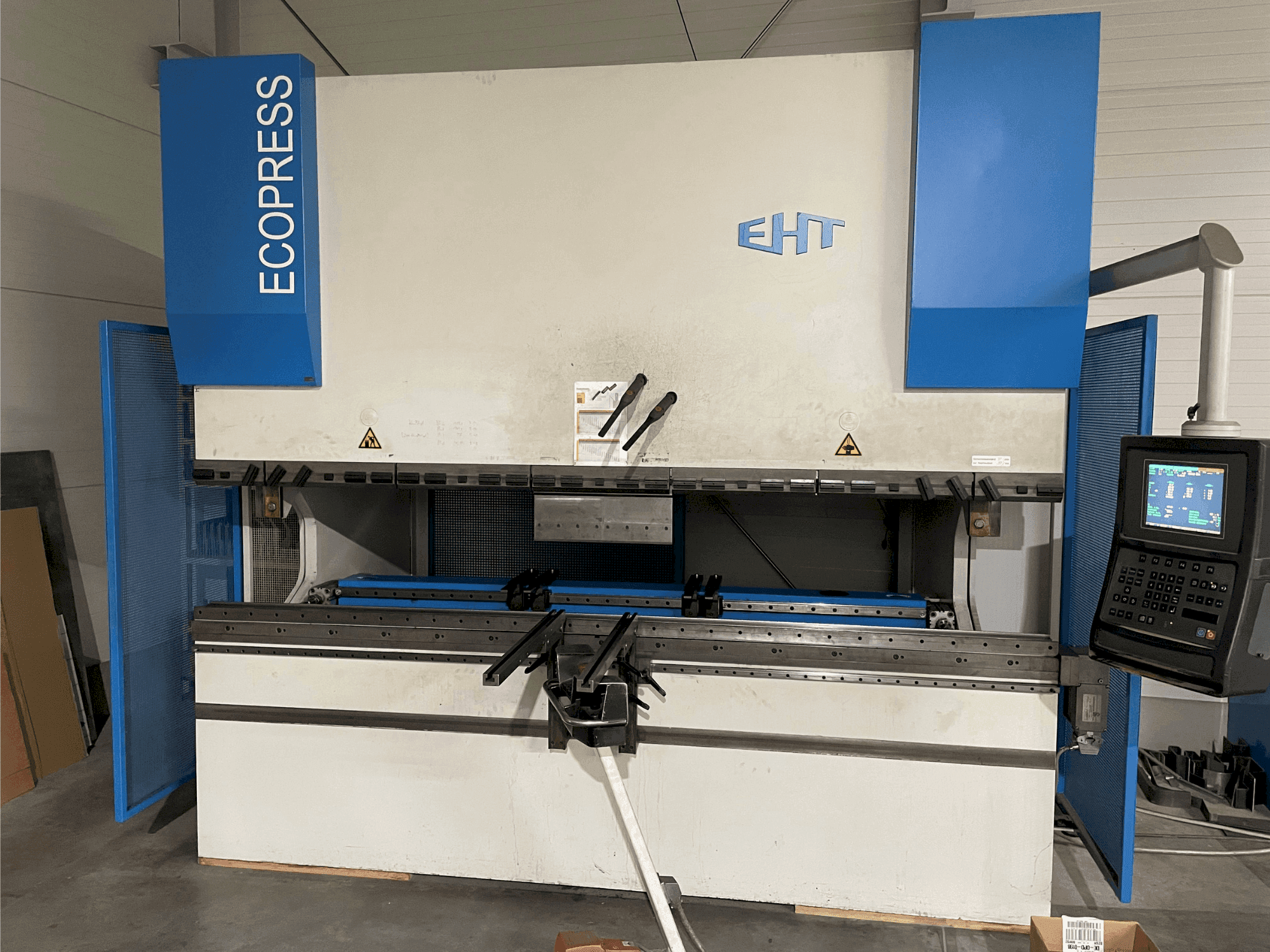 Vue de face de la machine EHT Ecopress 135-30