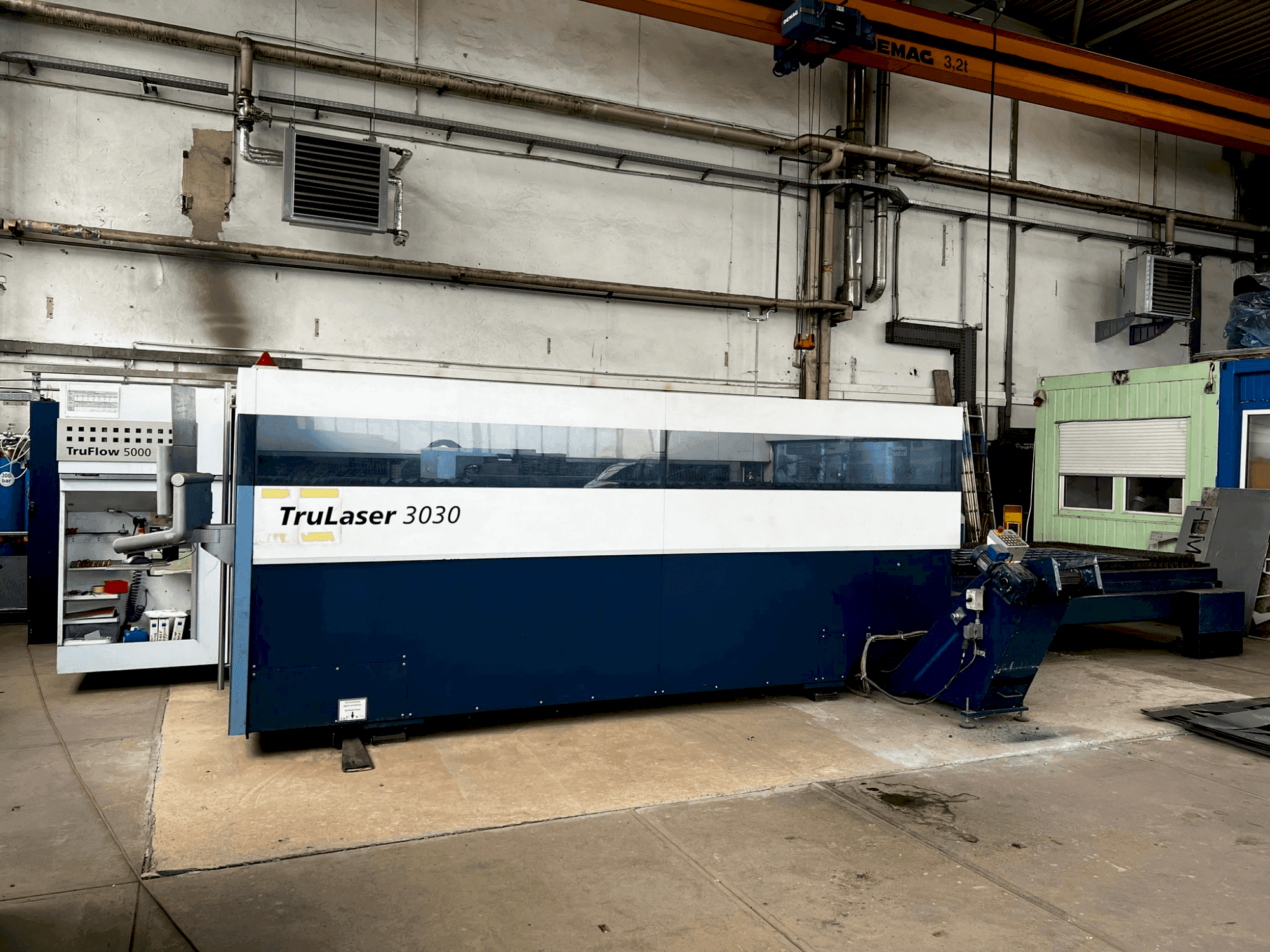 Vue de face de la machine TRUMPF TruLaser 3030