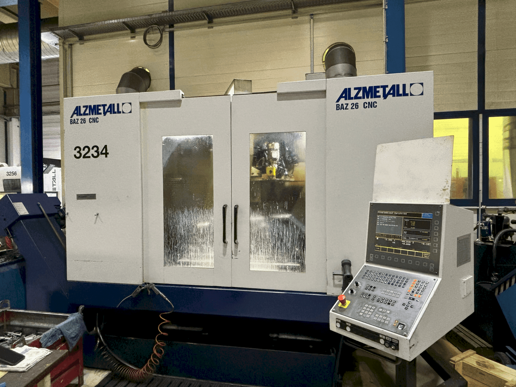 Vue de face de la machine Alzmetall BAZ 26