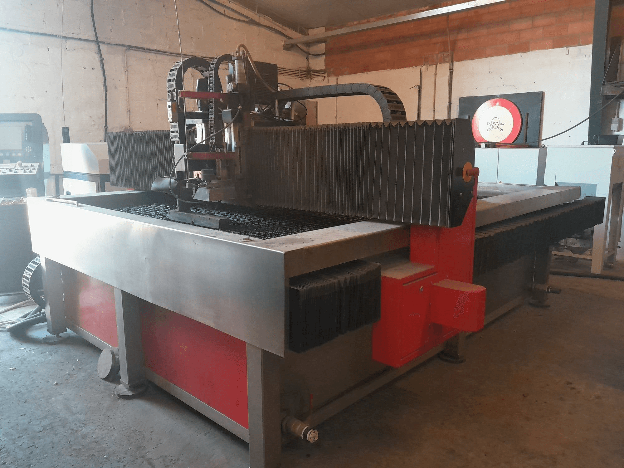 Vue de face de la machine STAKO Trium WPC Retrofit