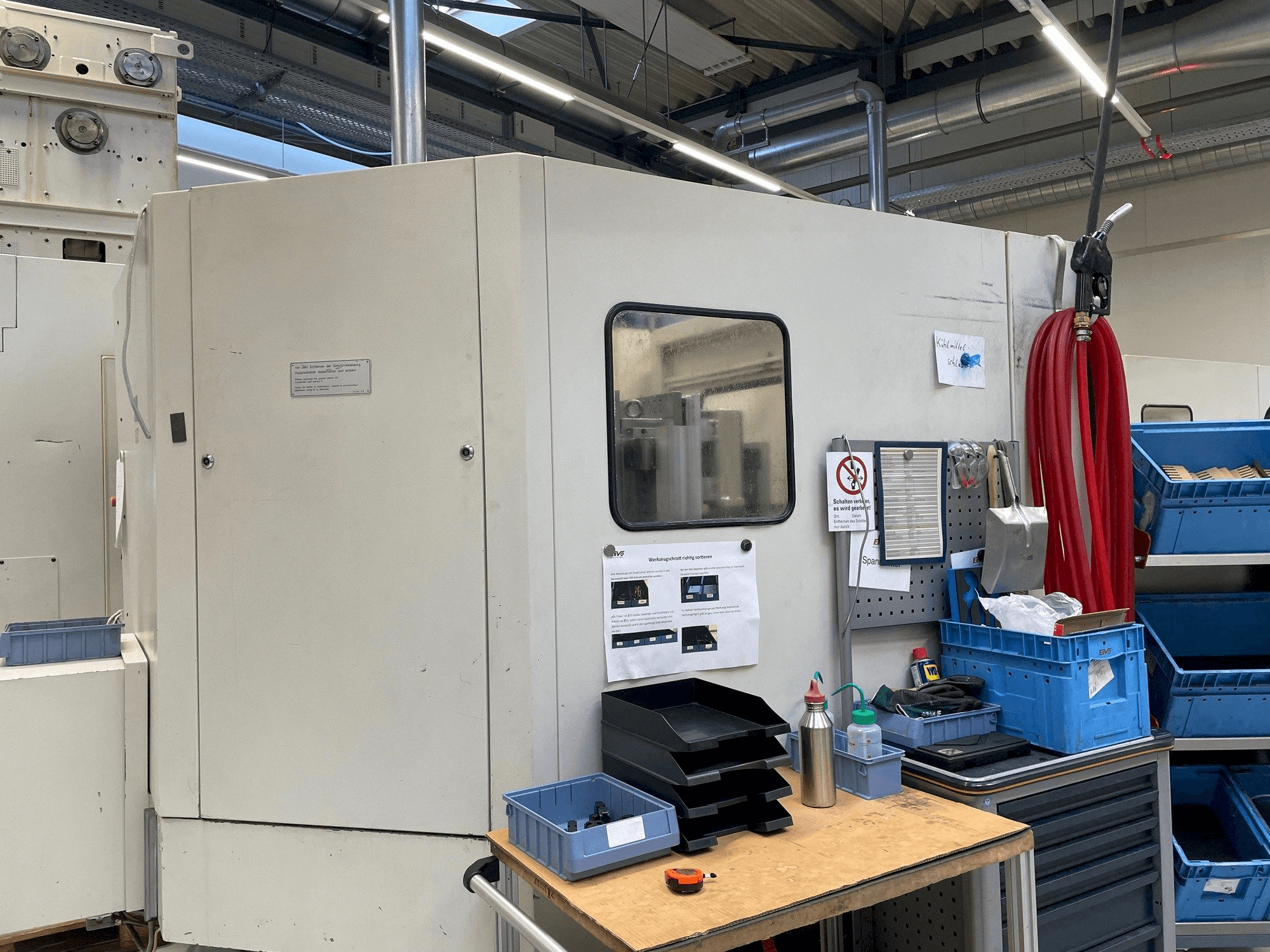 Vue latérale gauche de la machine HELLER MC 16