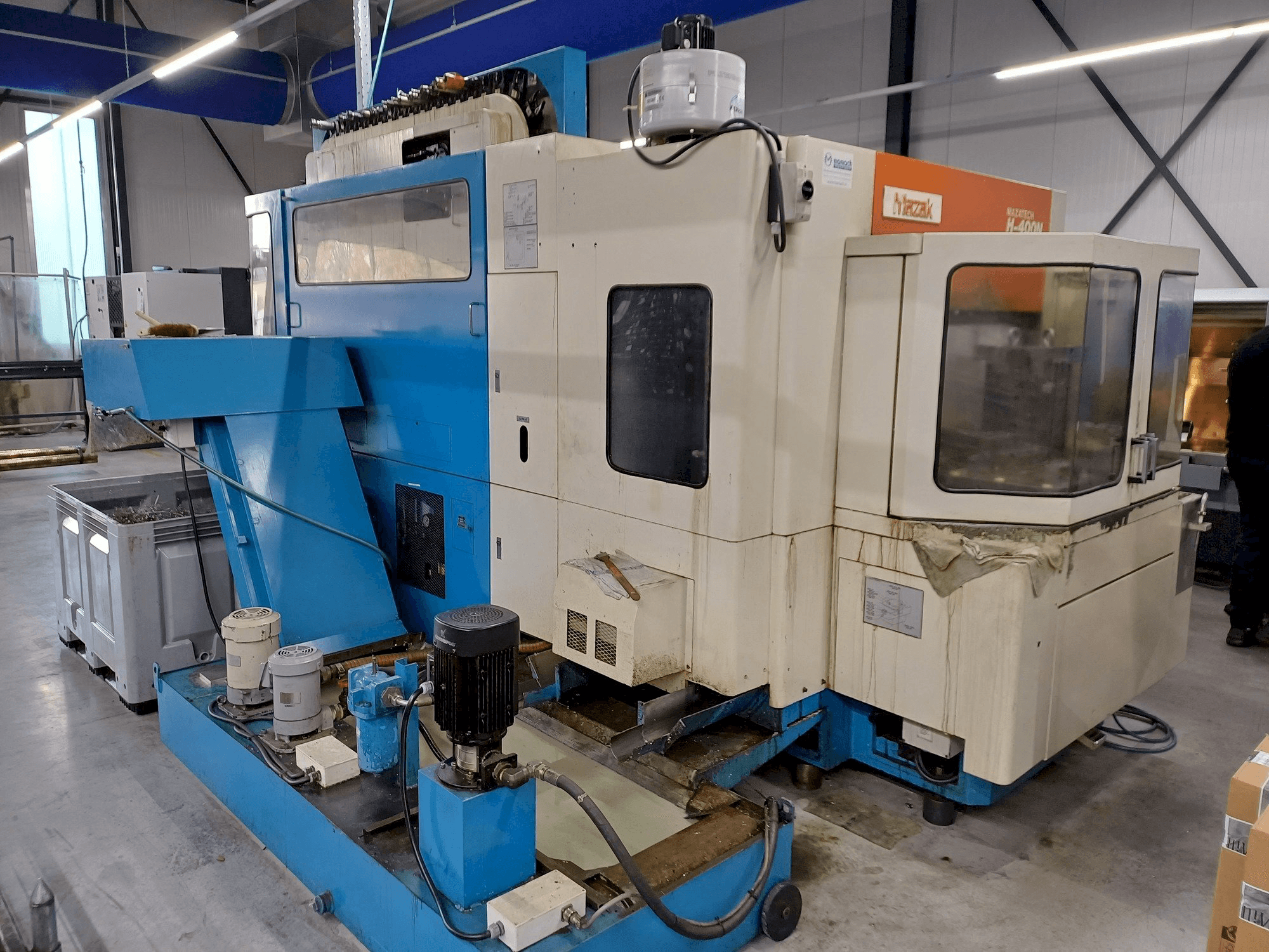 Vue de face de la machine Mazak H400N