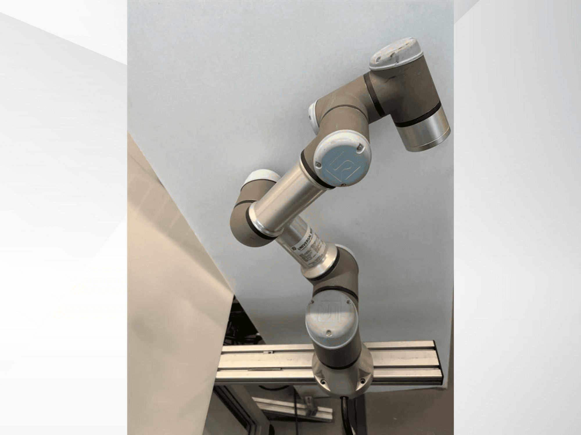 Vue de face de la machine Universal Robots UR-3e