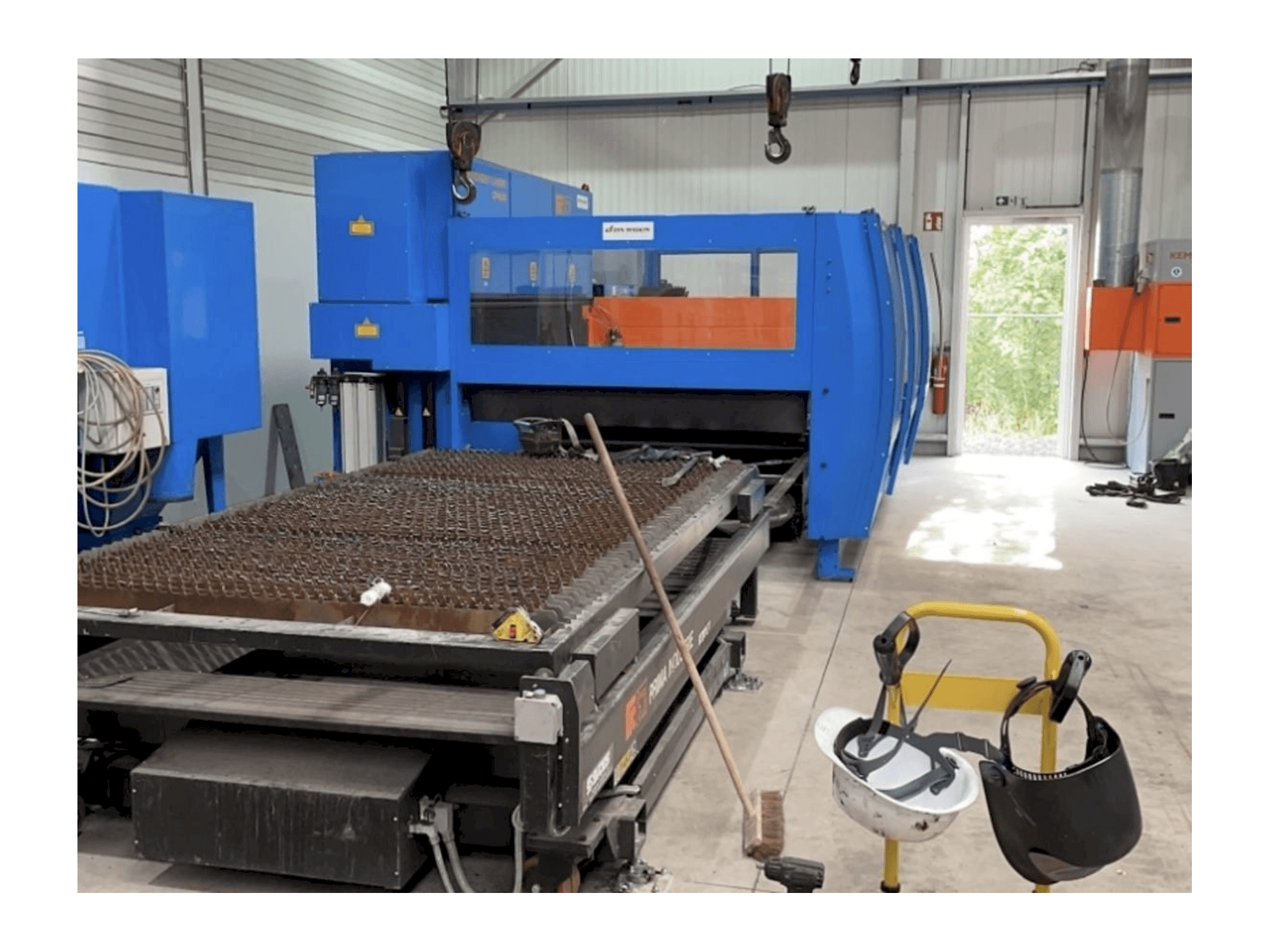 Vue de face de la machine Prima Industrie Platino 1530