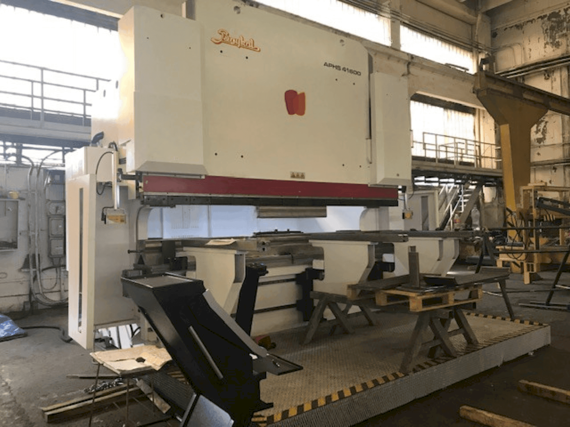 Vue de face de la machine Baykal APHS 41600