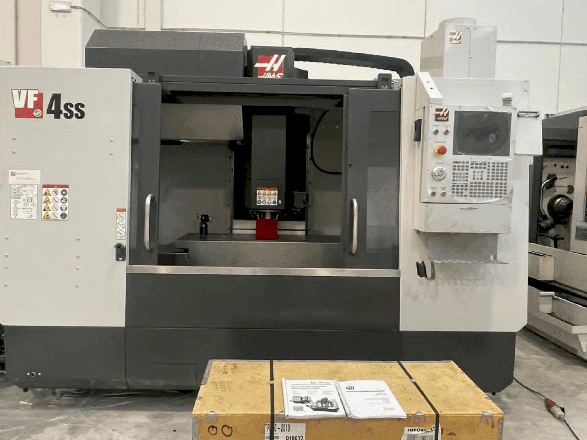 Vue de face de la machine HAAS VF4SS (2019)