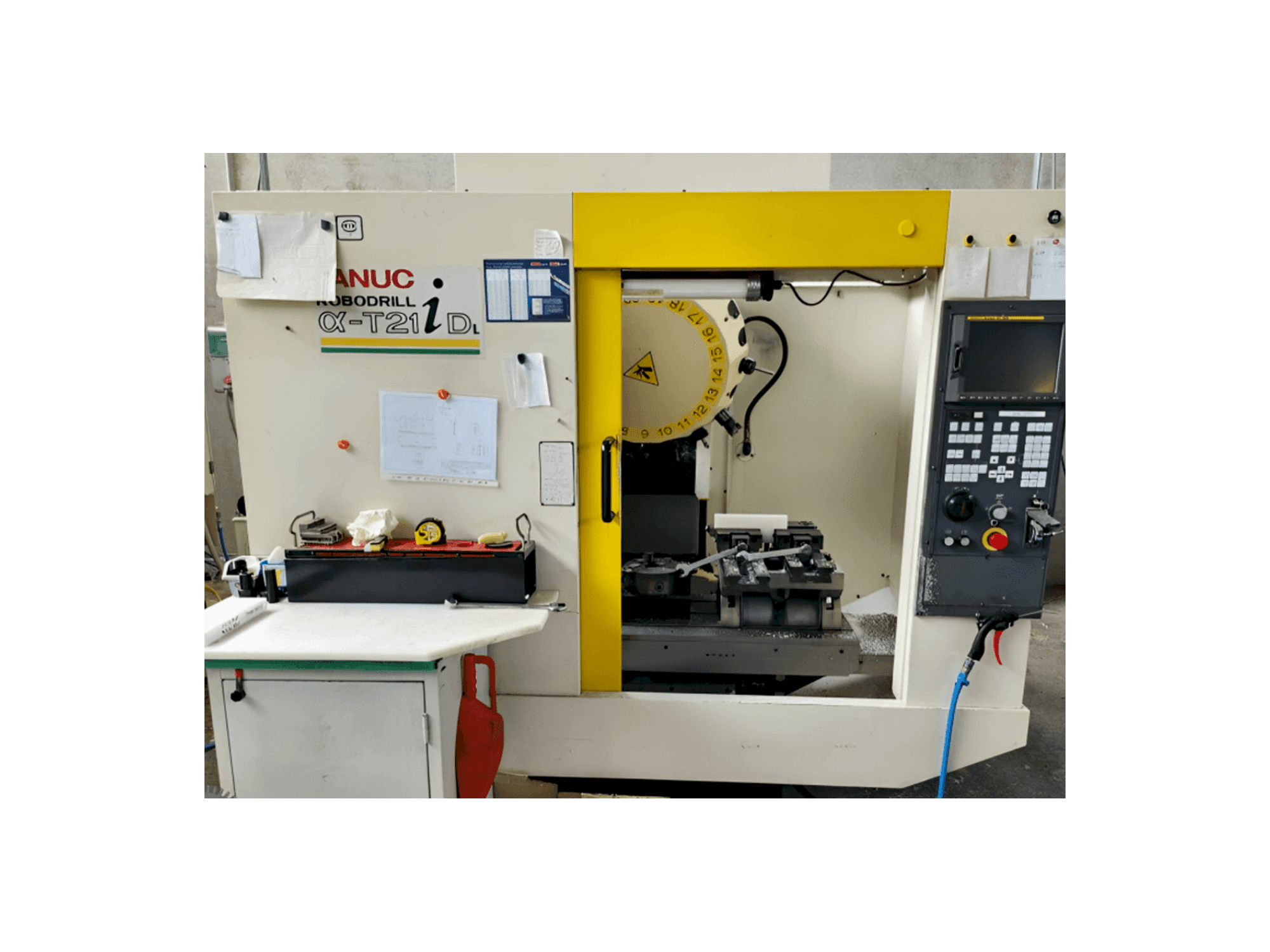 Vue de face de la machine FANUC Robodrill Alpha T21iD