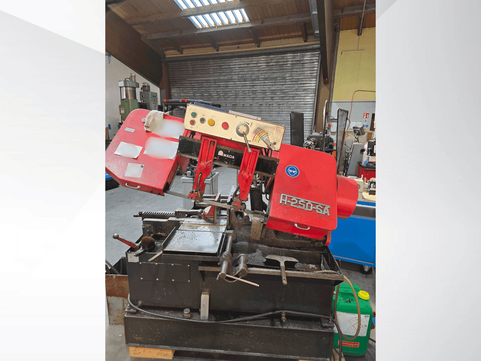 Vue de face de la machine AMADA H-250SA