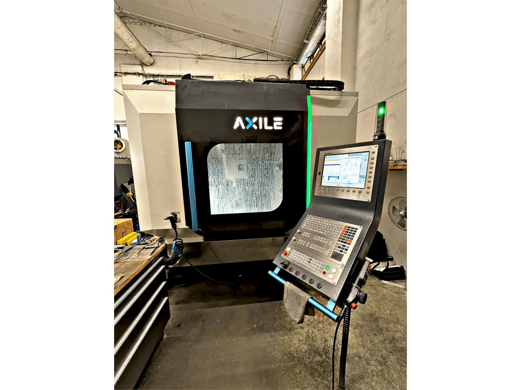 Front view of AXILE G6 machine