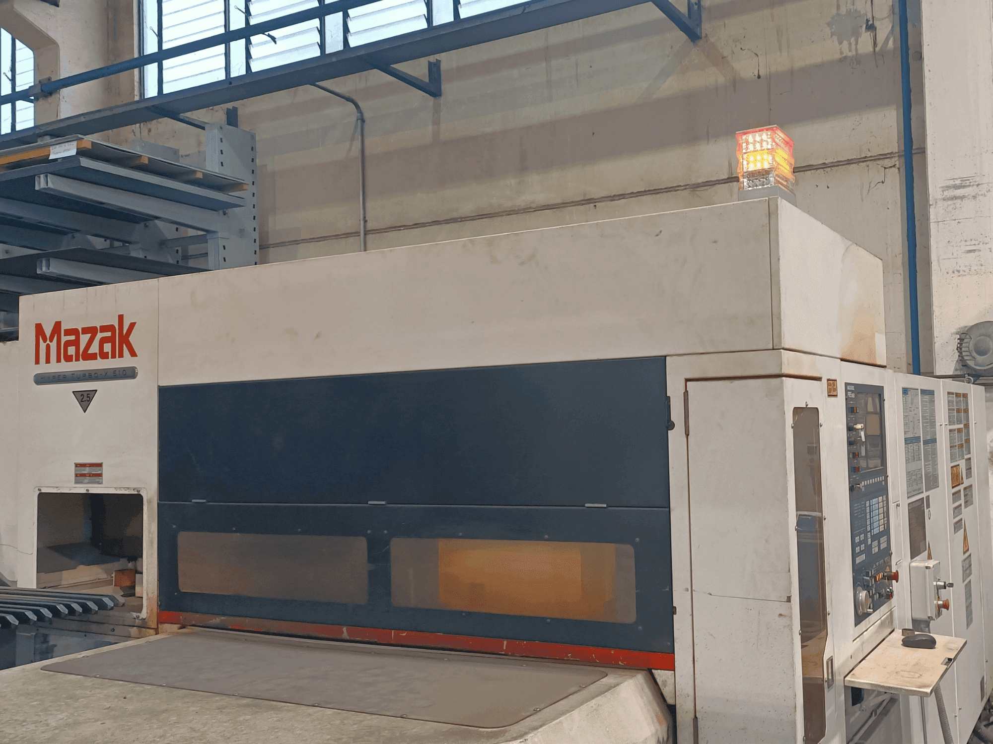Vue de face de la machine Mazak MAZAK HTX510