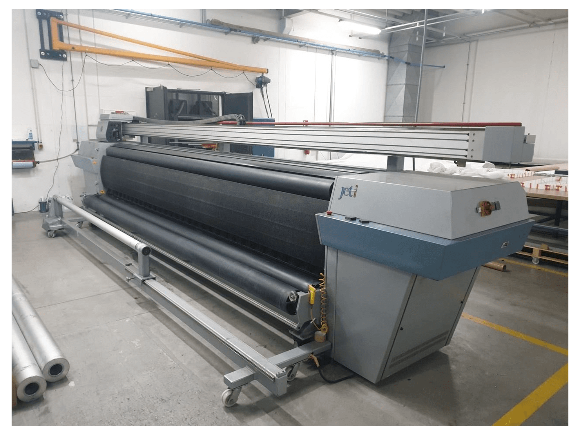 Vue de face de la machine JETI 5000