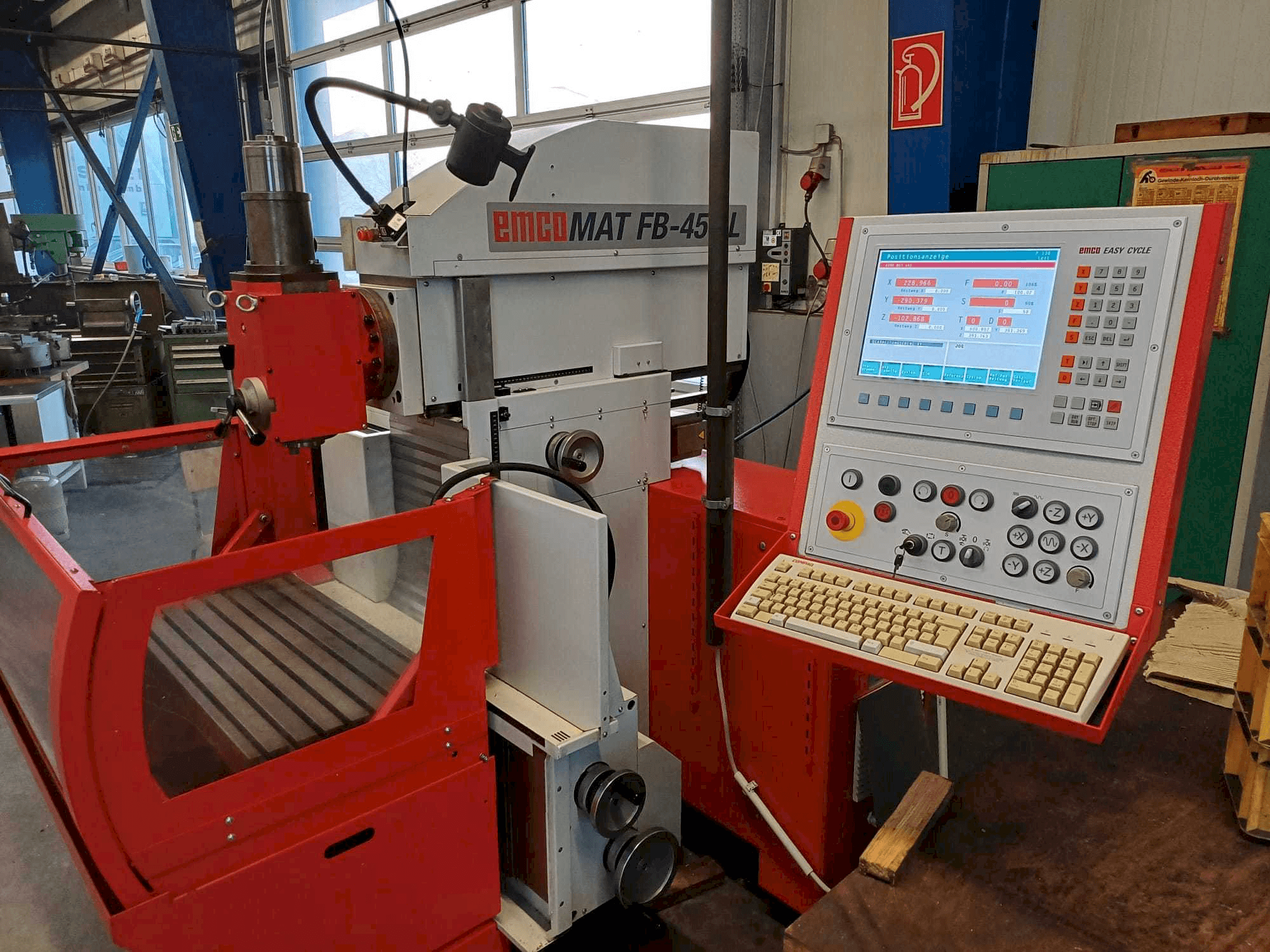 Vue de face de la machine EMCO EMCOMAT FB-450
